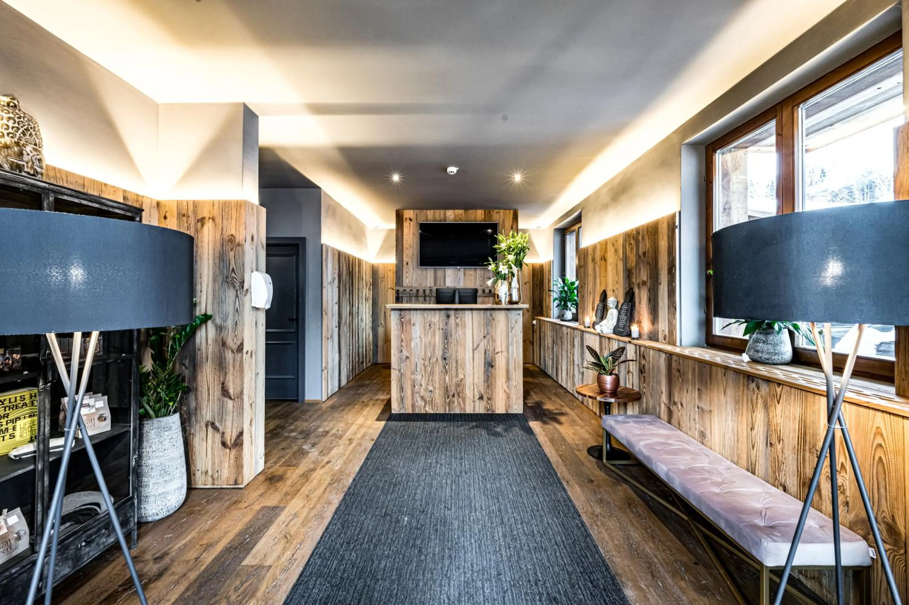 Lobby or reception in ALMMONTE SENSUM SUITES - Funky Living Hotel