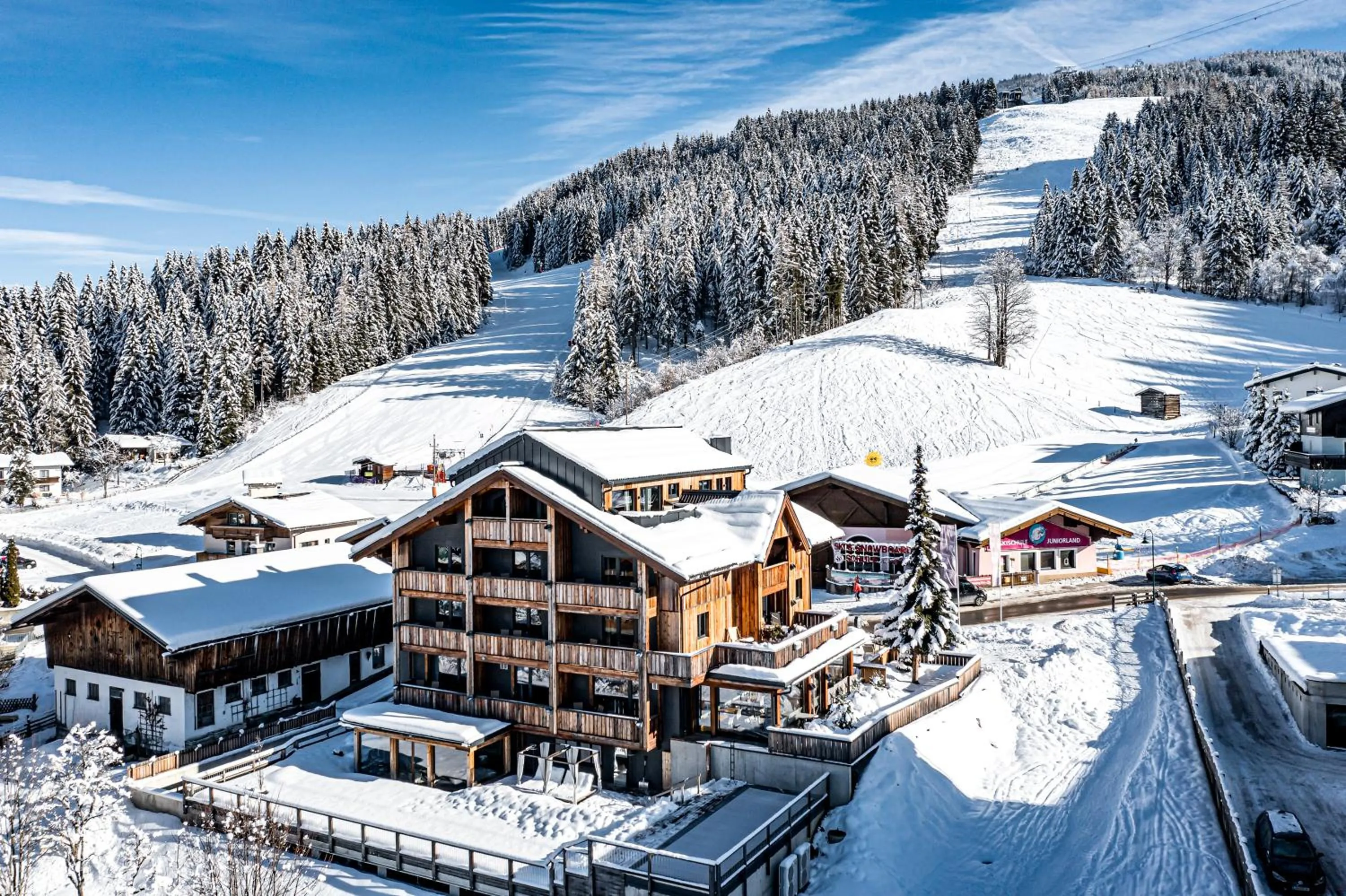 Property building in ALMMONTE SENSUM SUITES - Funky Living Hotel