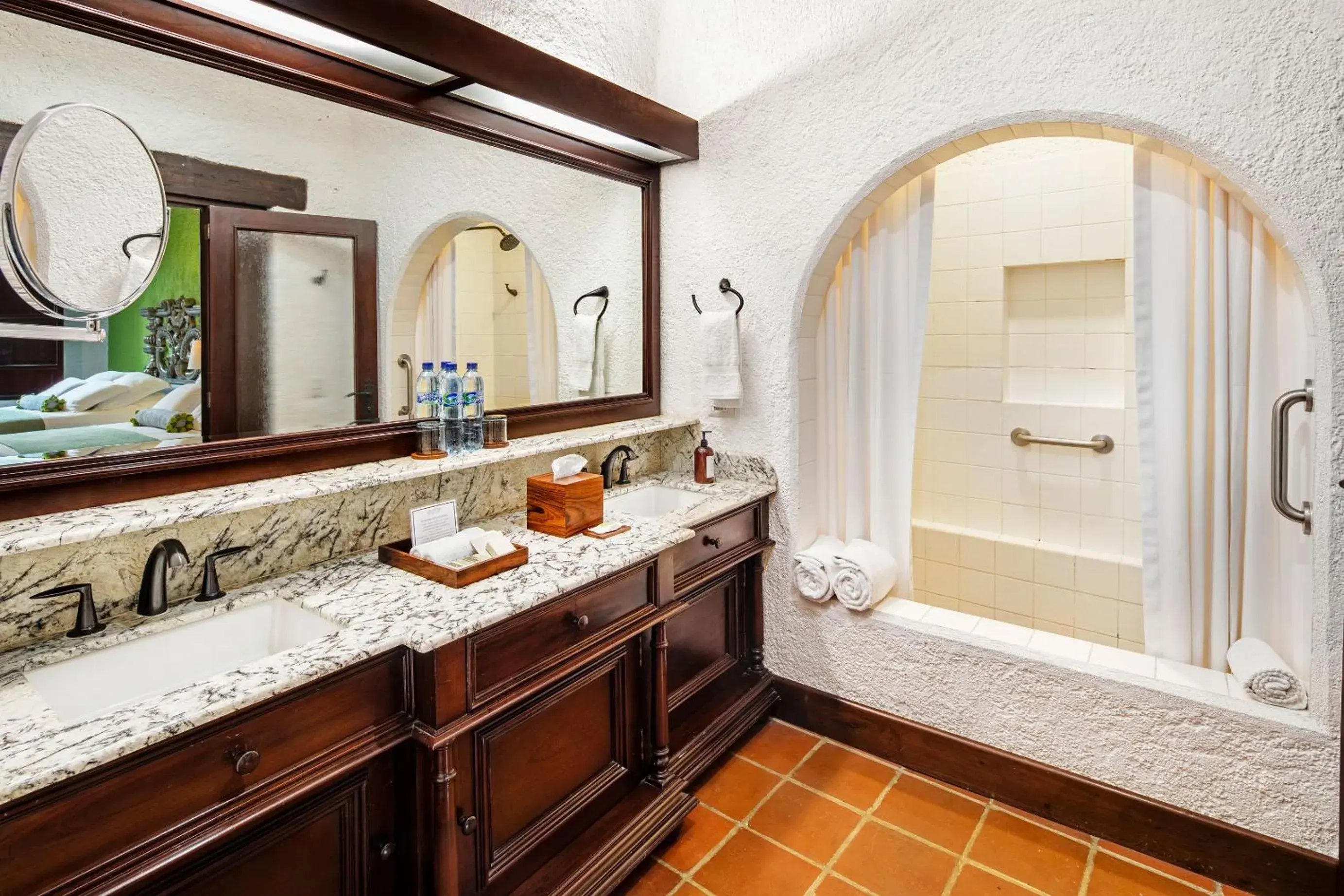 Deluxe Queen Suite in Las Cruces Boutique Hotel Deluxe Queen Suite in Las Cruces Boutique Hotel