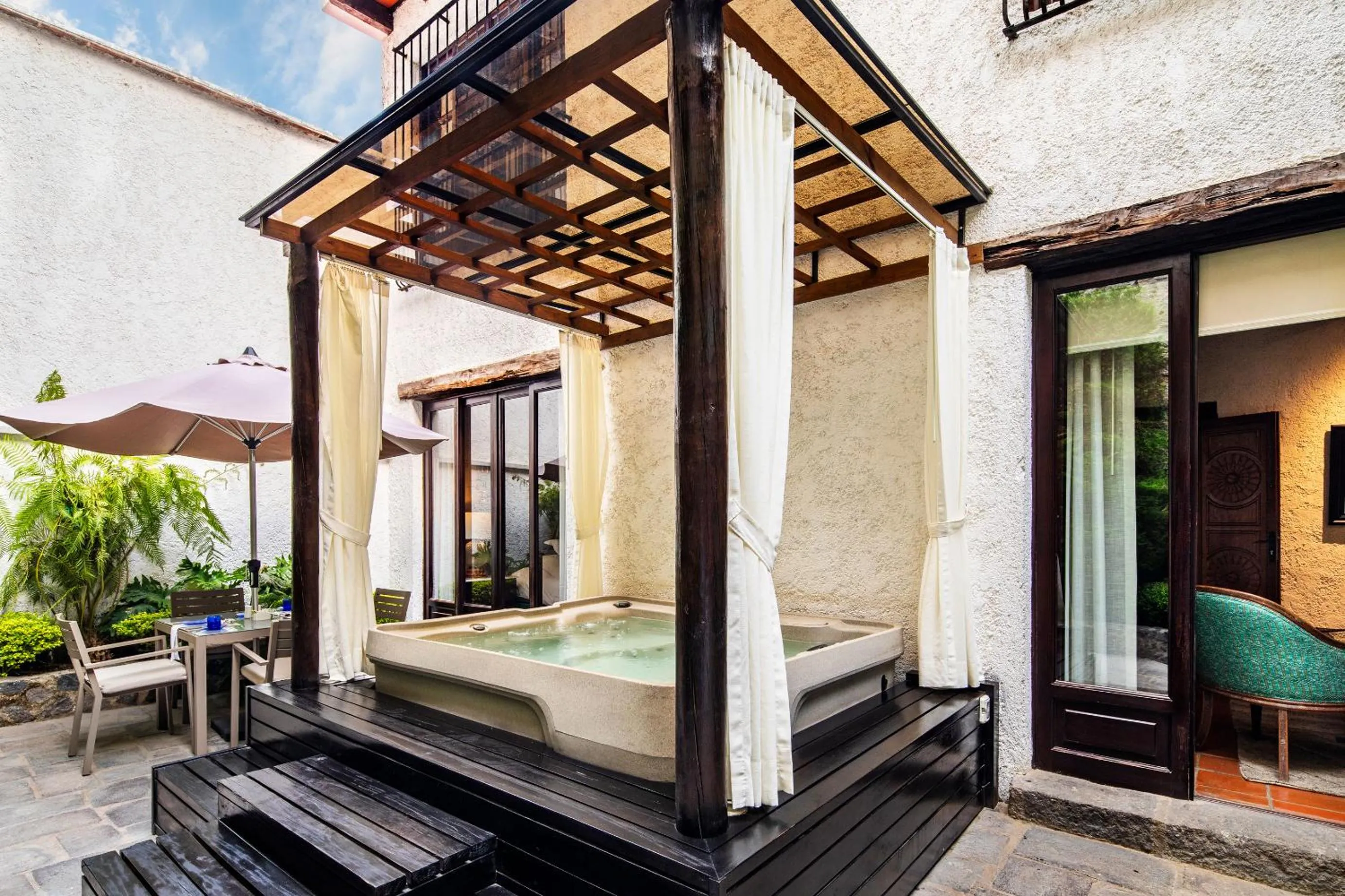 Hot Tub, Bed in Las Cruces Boutique Hotel