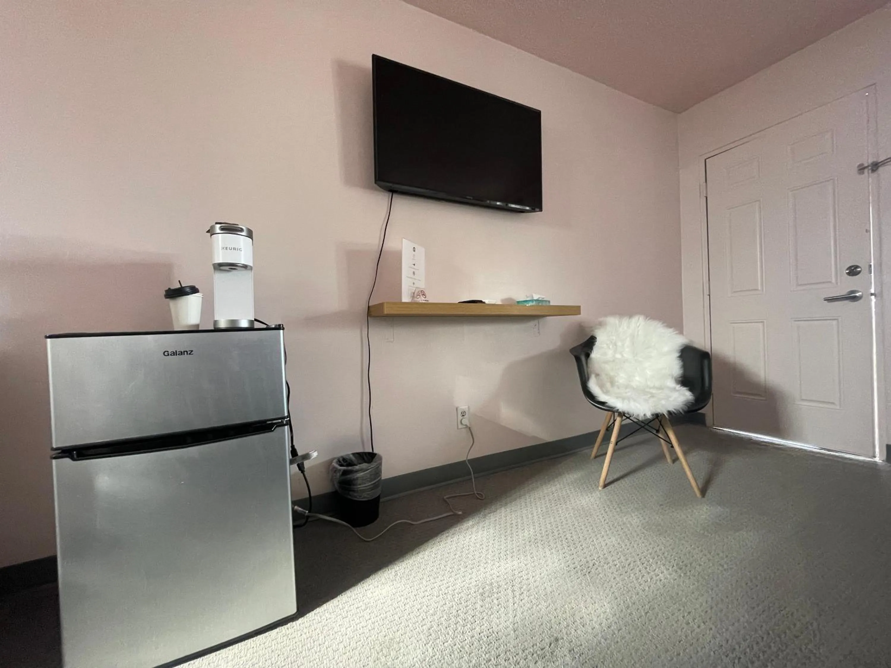 TV and multimedia in Rainbow Motel