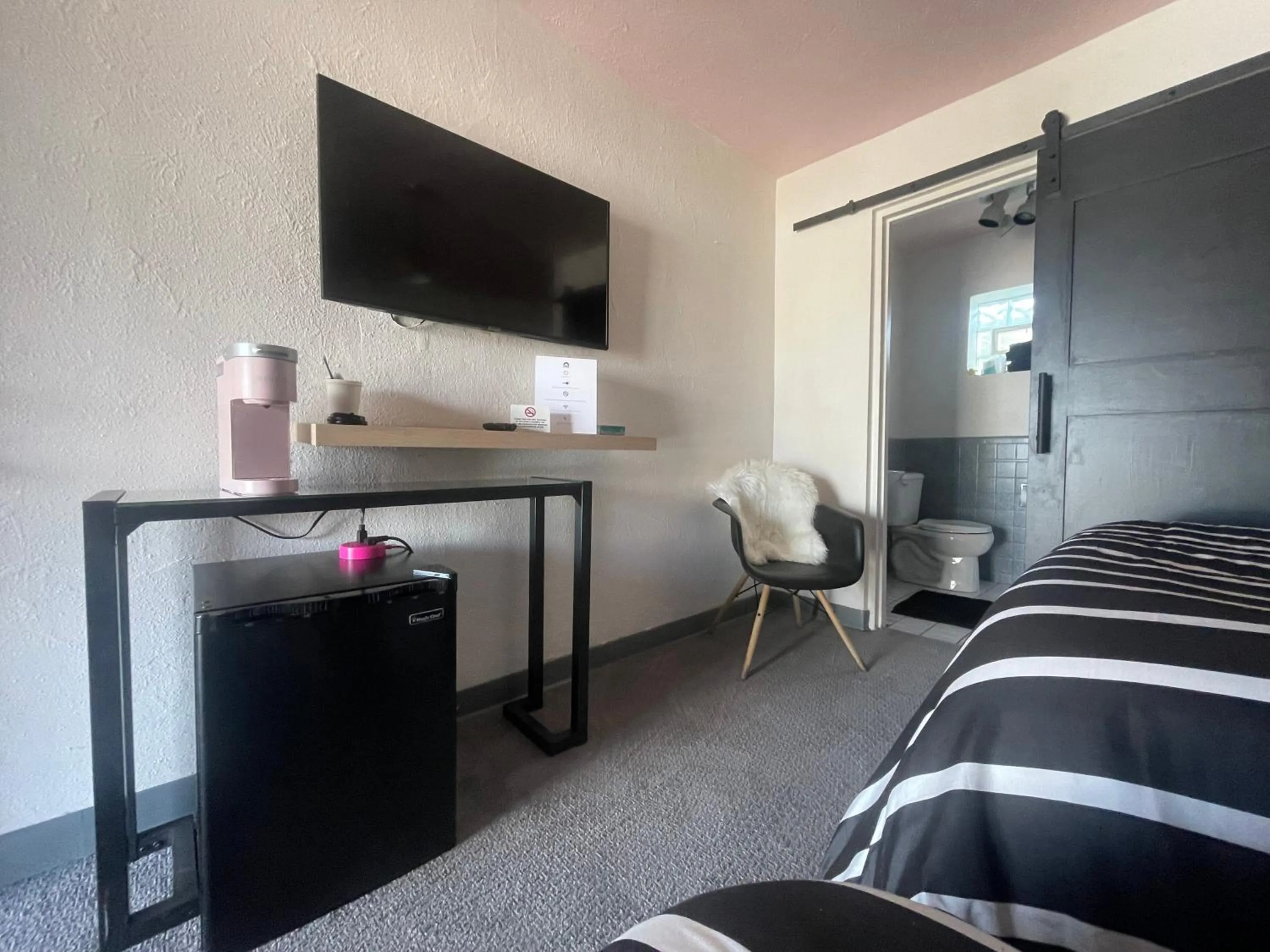 Bed in Rainbow Motel