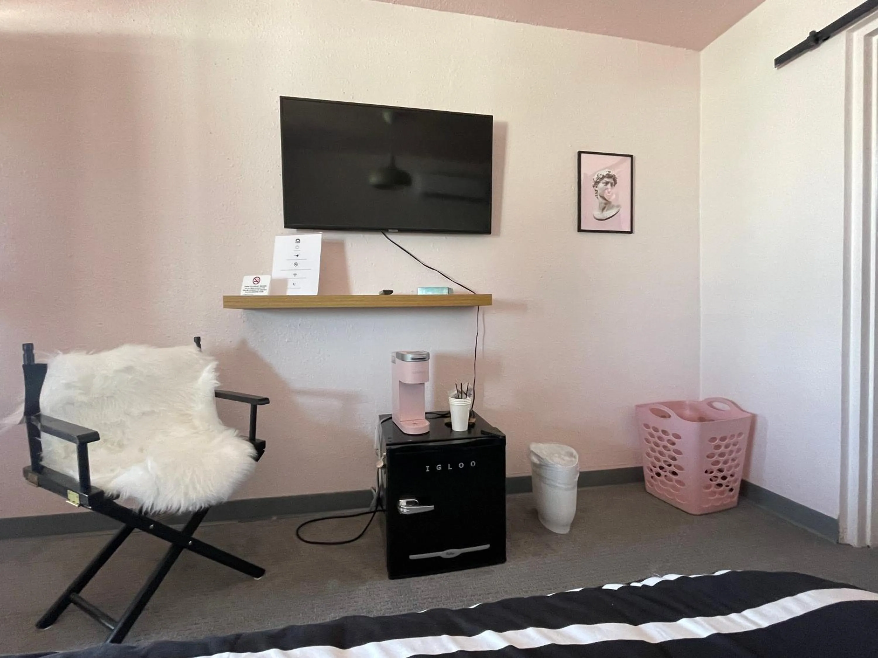 Bed in Rainbow Motel