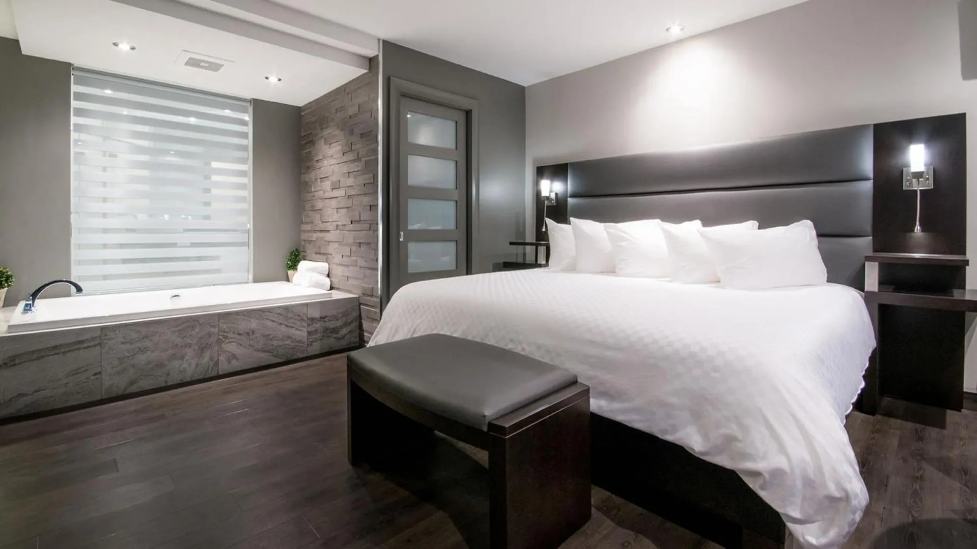 Bed in Hôtel Le Voyageur