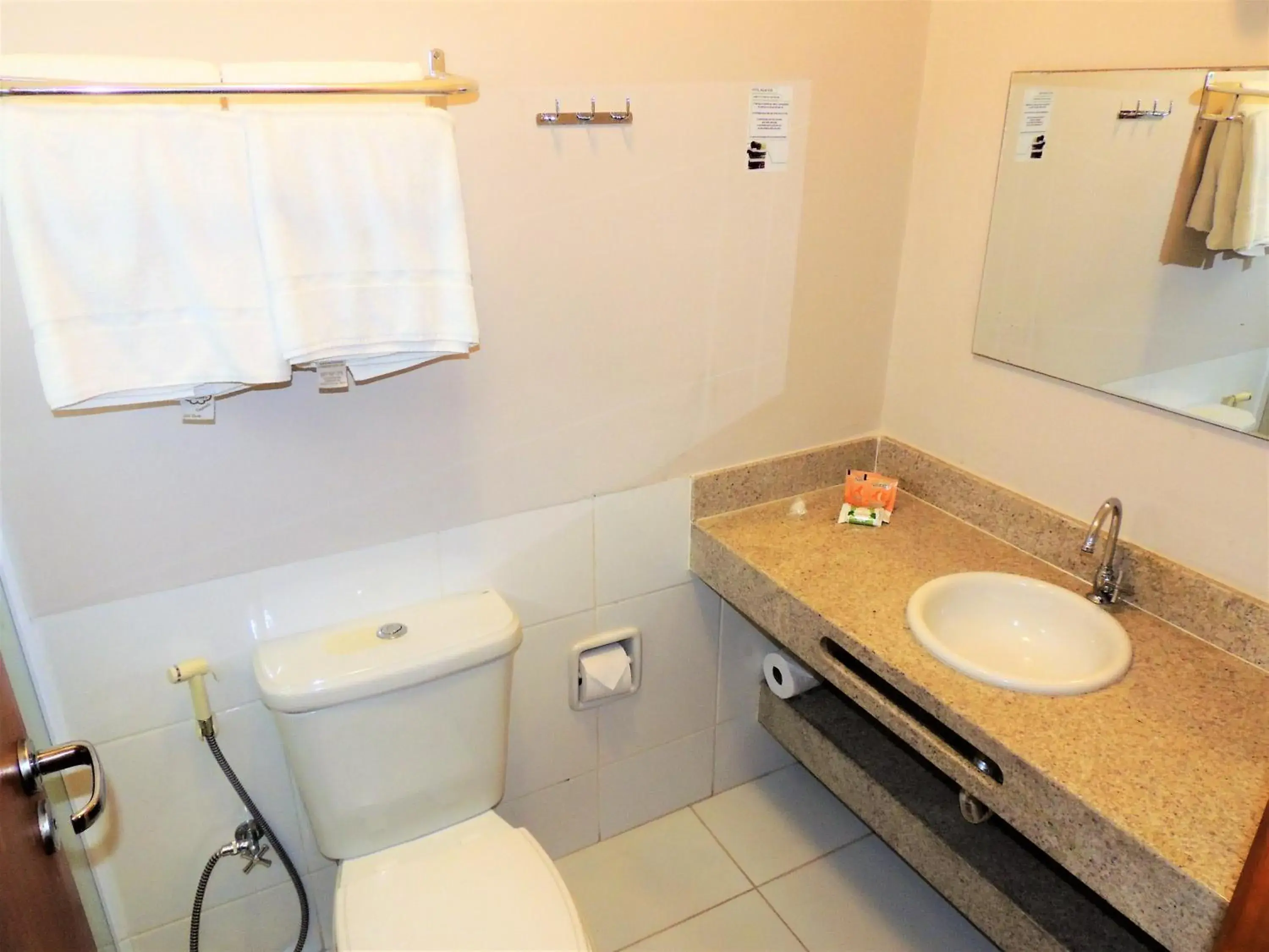 Superior Twin Room in Hotel Água Viva - Cachoeira Paulista - SP - Próximo a Canção Nova Superior Twin Room in Hotel Água Viva - Cachoeira Paulista - SP - Próximo a Canção Nova