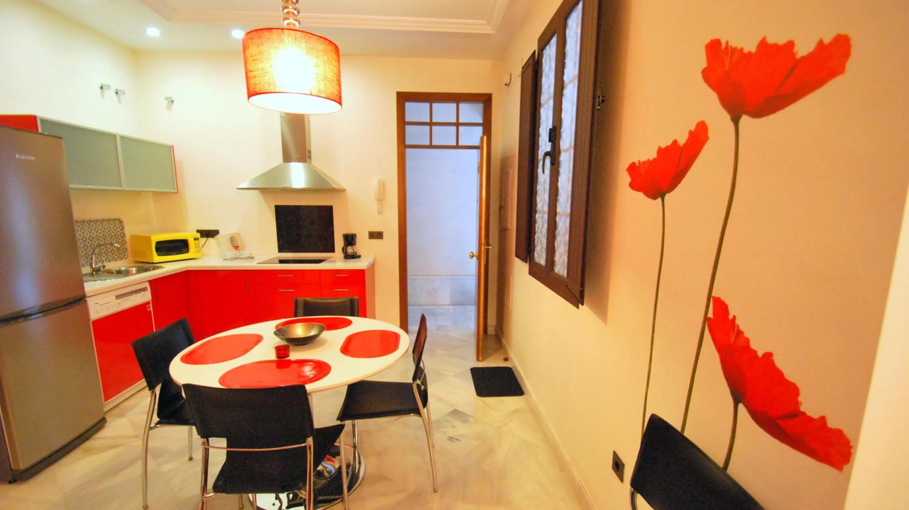 Kitchen or kitchenette in Living-Sevilla Apartments San Lorenzo