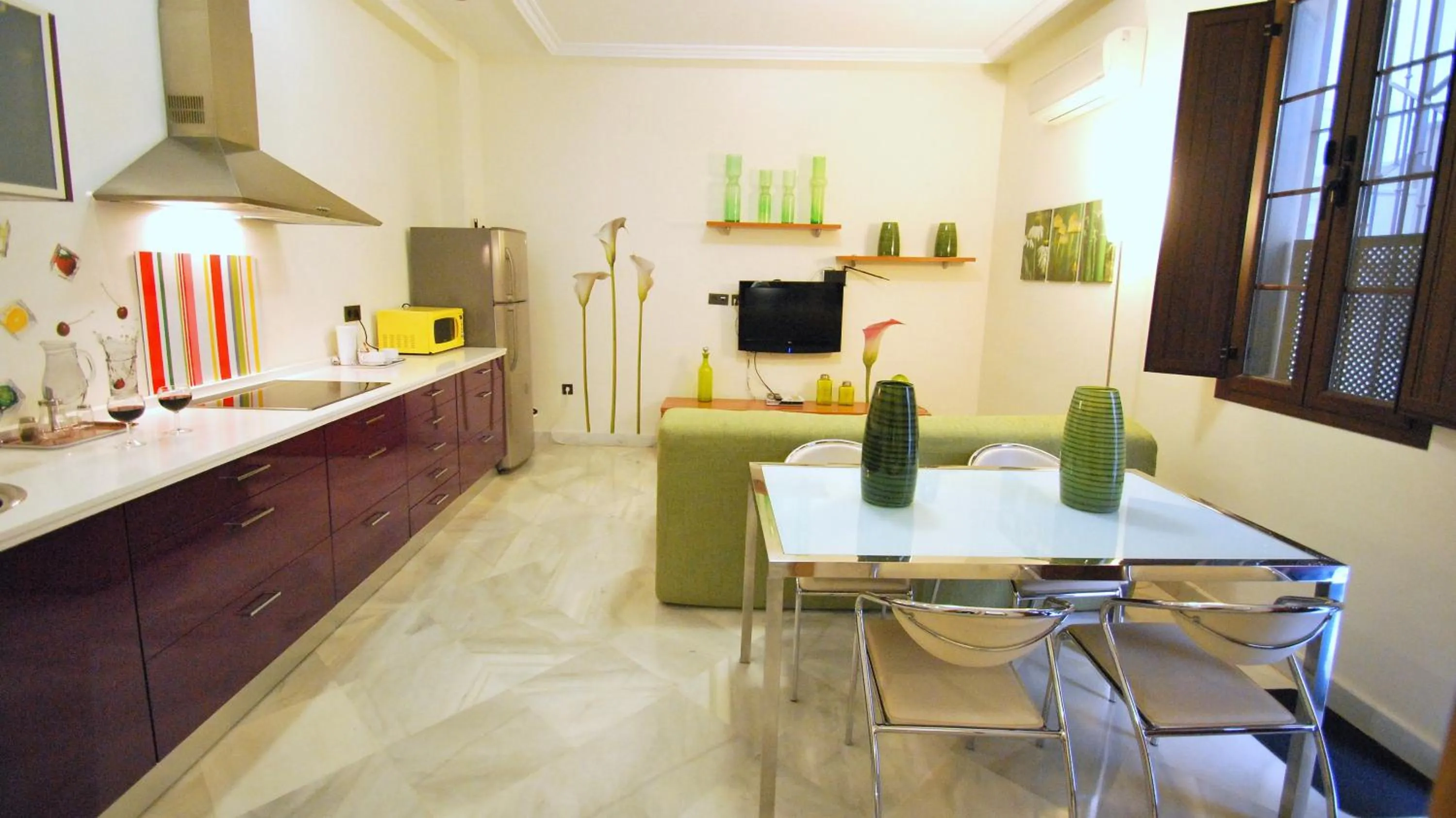 Dining area in Living-Sevilla Apartments San Lorenzo