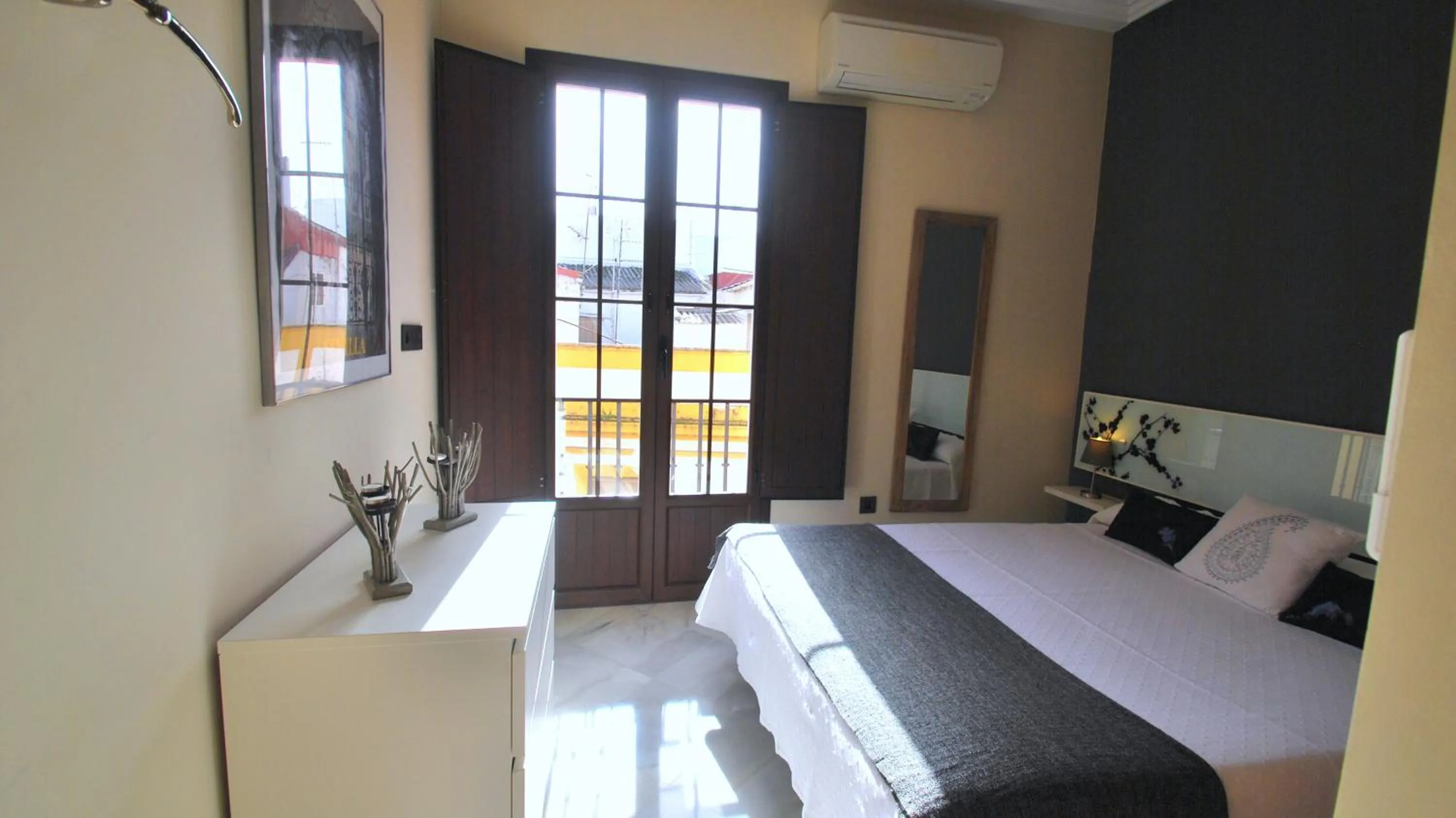 Bedroom, Bed in Living-Sevilla Apartments San Lorenzo