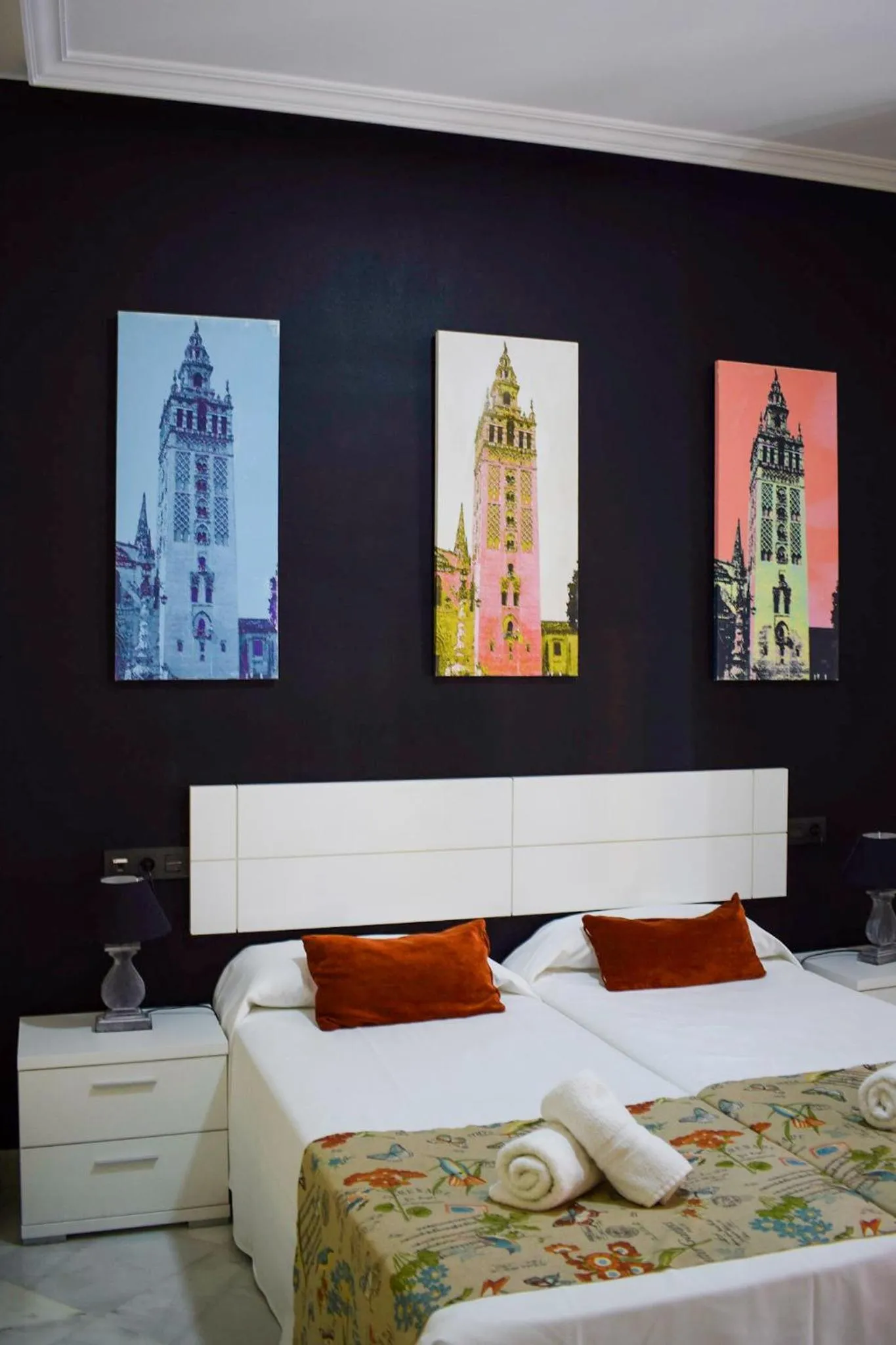 Bedroom, Bed in Living-Sevilla Apartments San Lorenzo