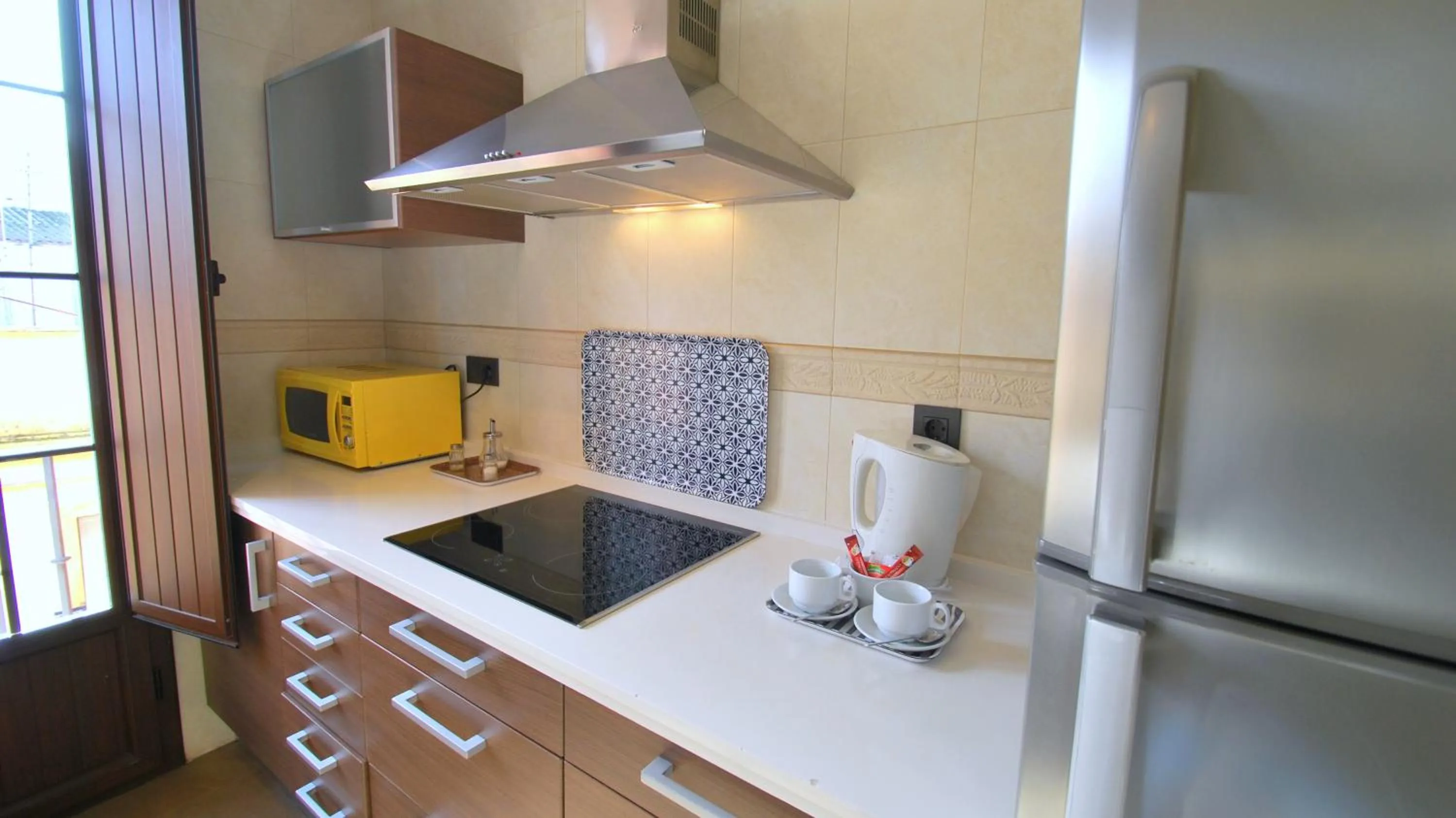 Kitchen or kitchenette in Living-Sevilla Apartments San Lorenzo