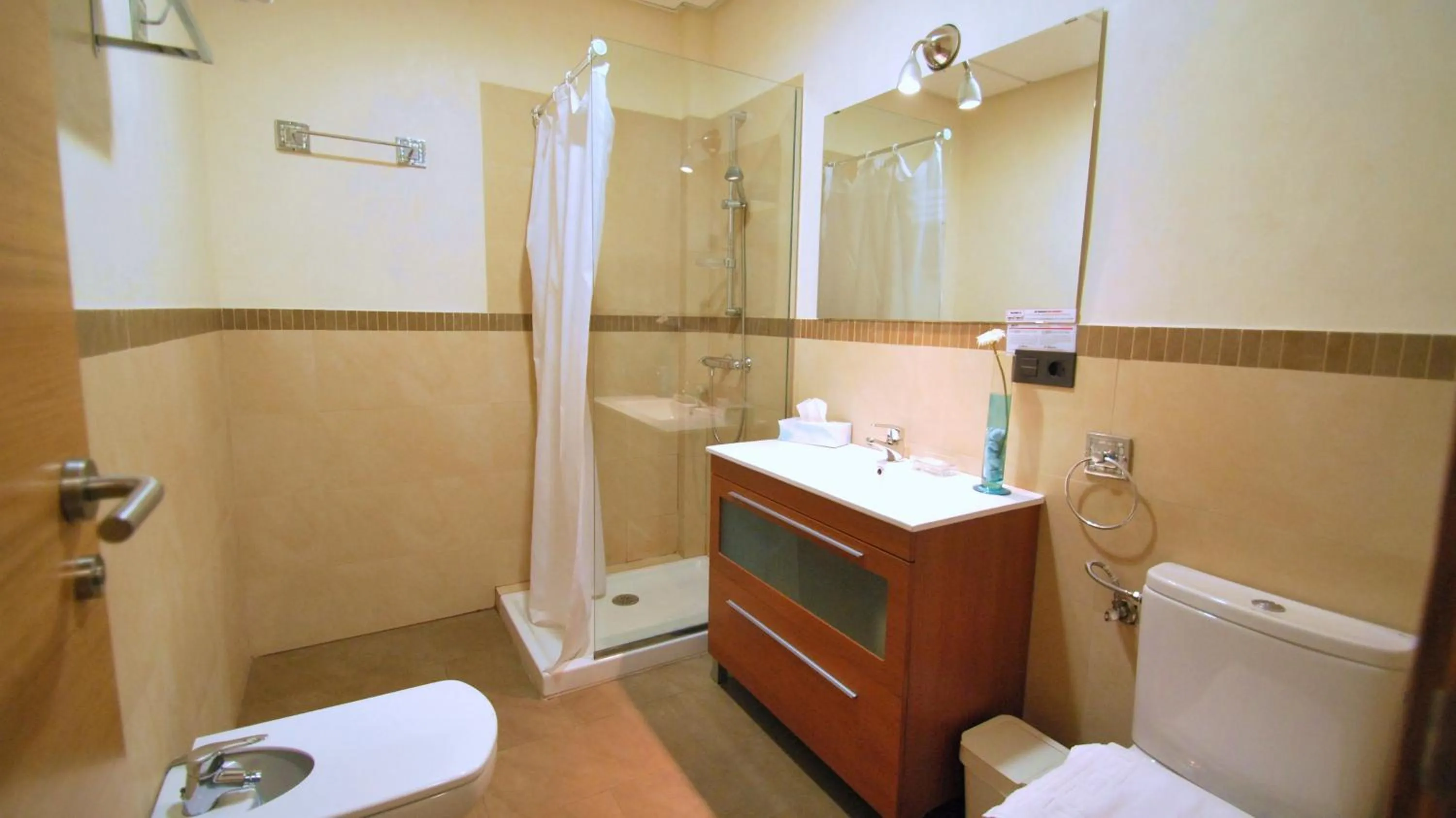Bathroom in Living-Sevilla Apartments San Lorenzo