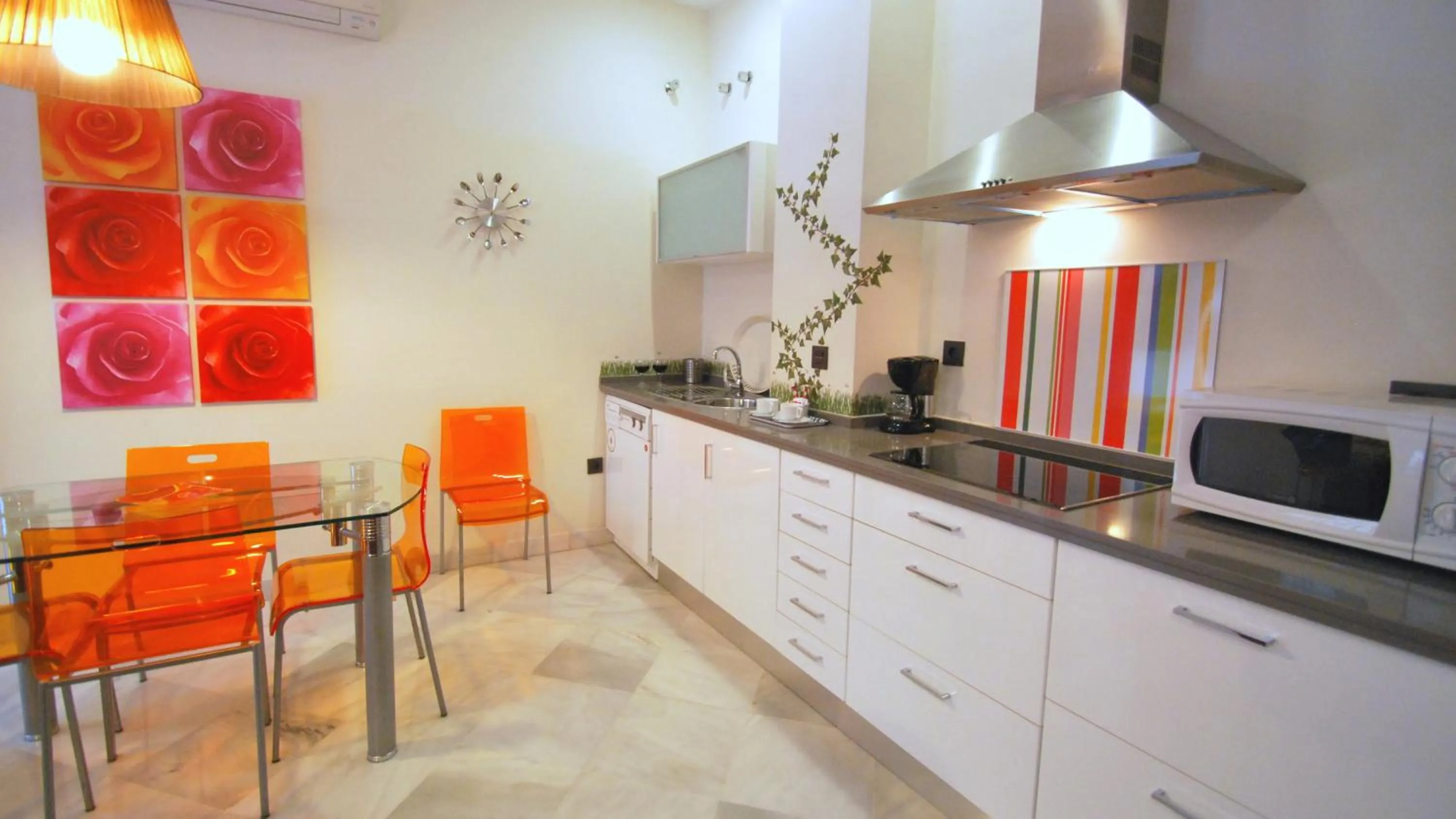 Kitchen or kitchenette in Living-Sevilla Apartments San Lorenzo