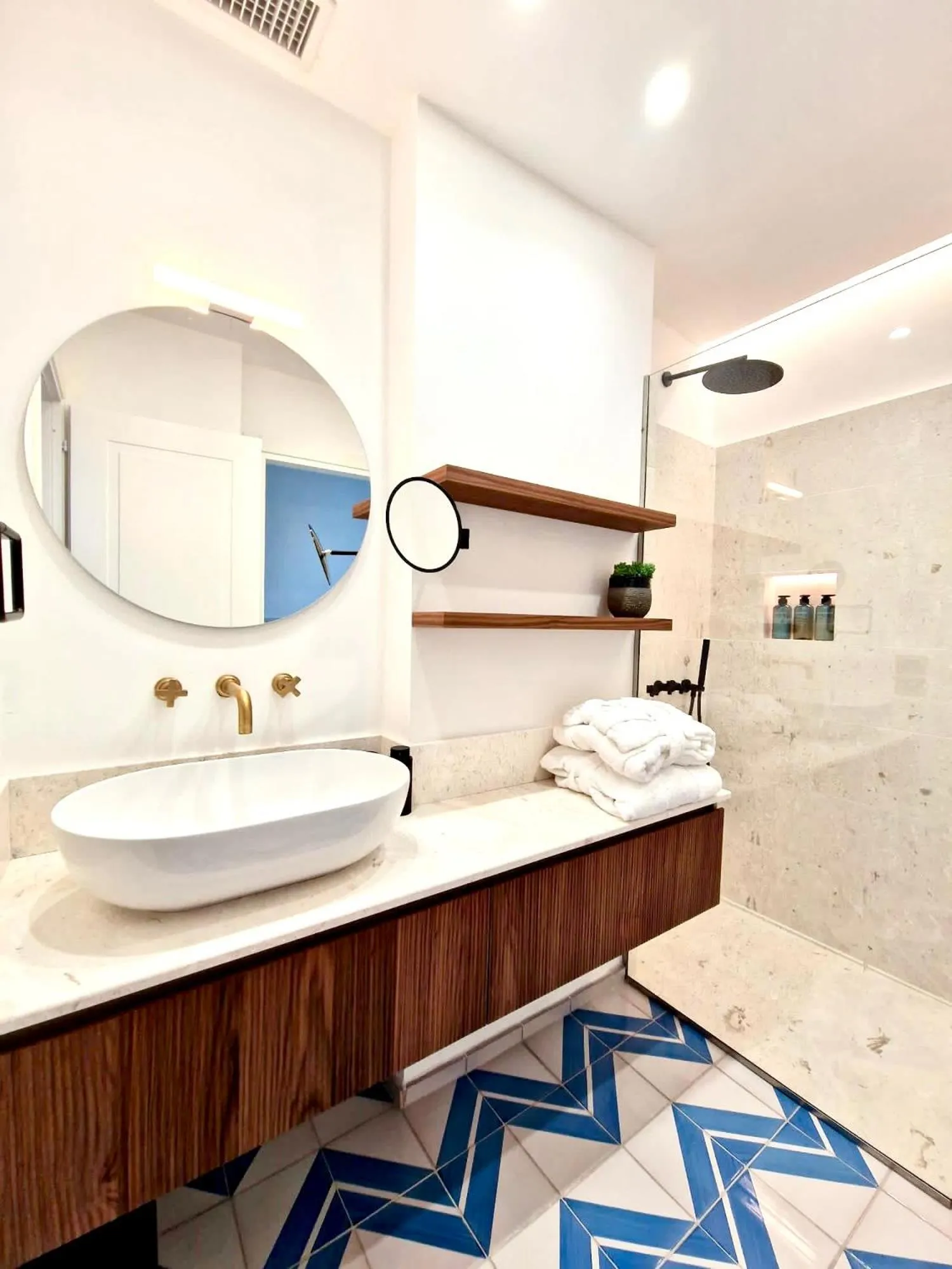 Shower in OraBlu Exclusive Villas