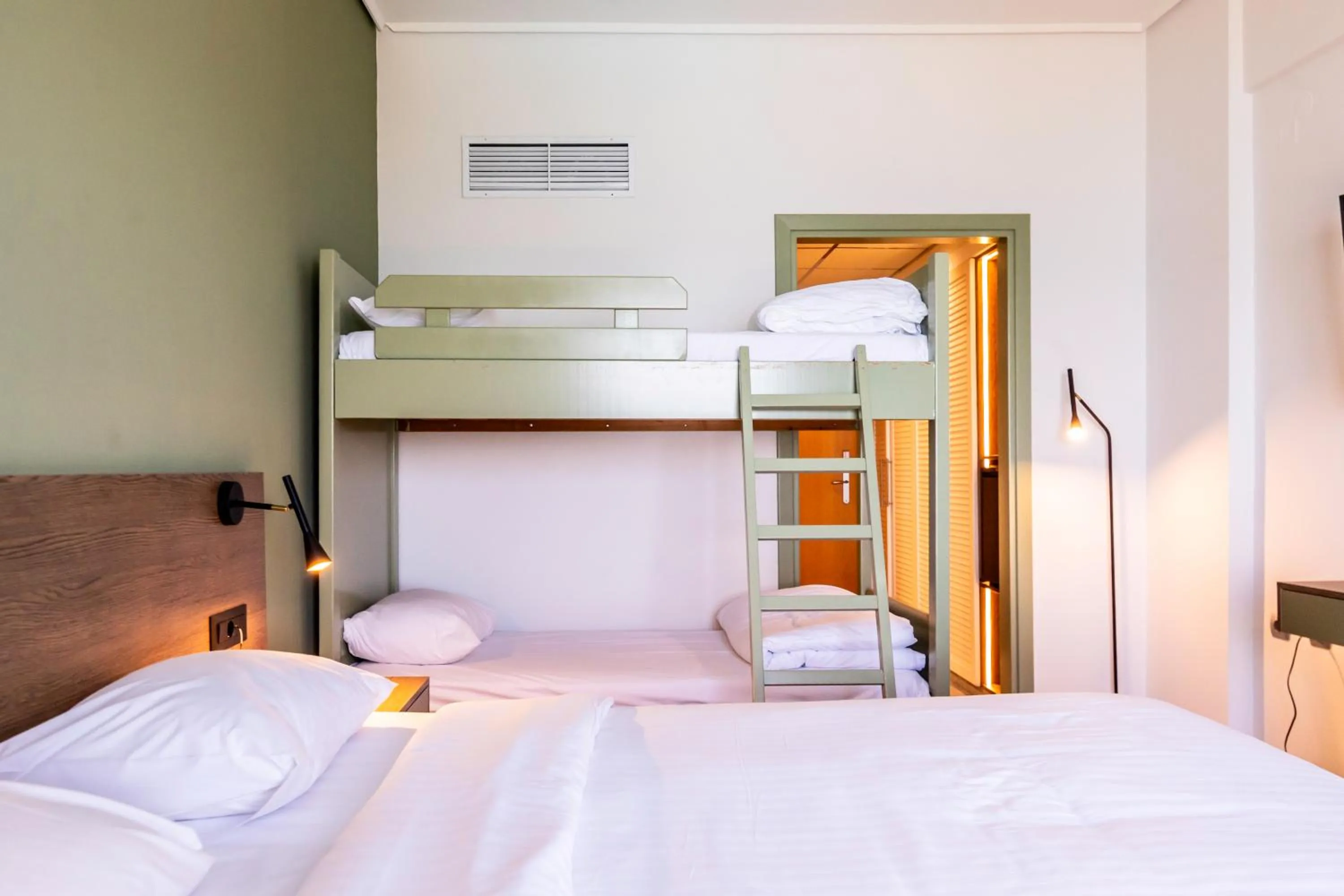 Photo of the whole room, Bed in Messinian Bay