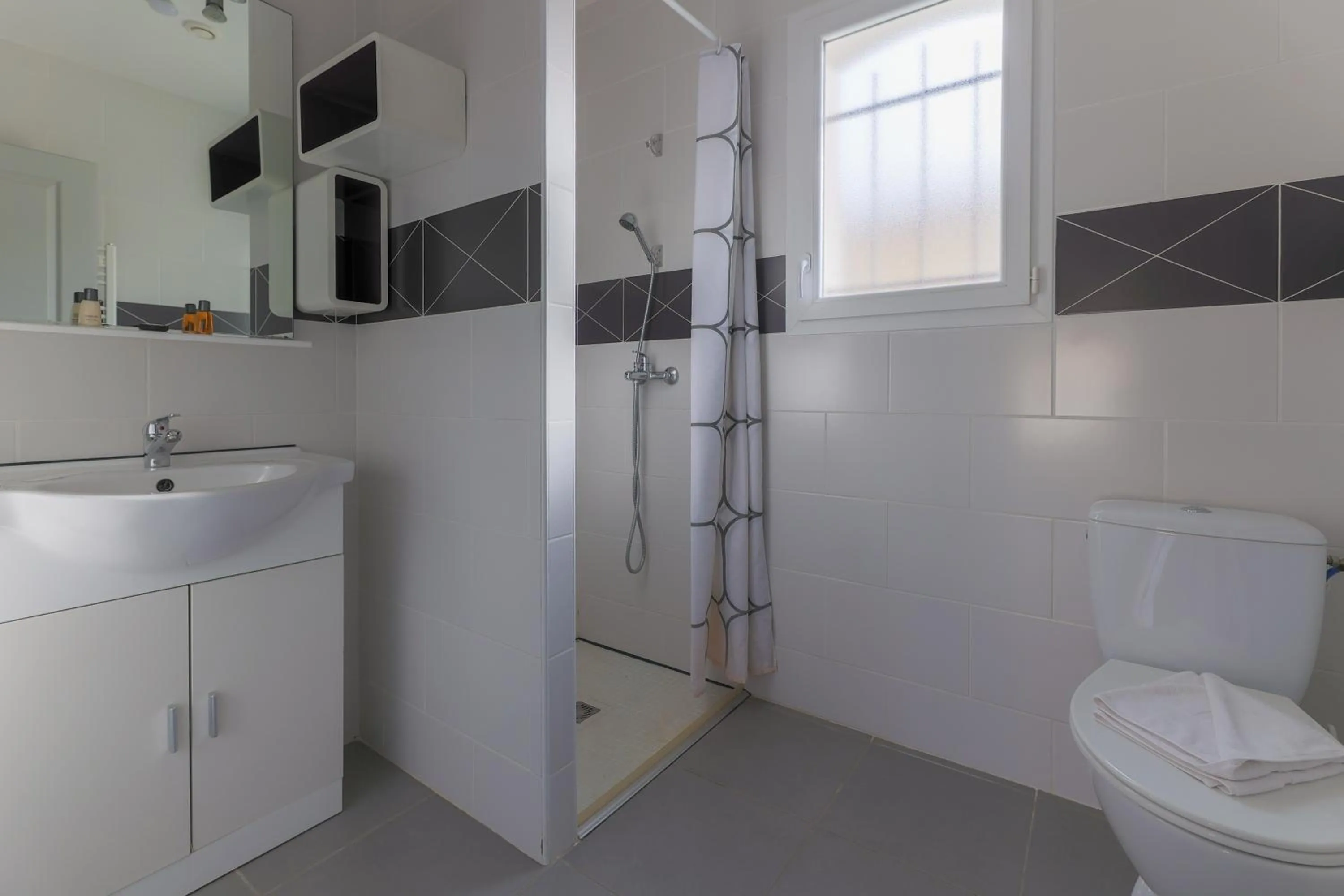 Shower in Park & Suites Village Gorges de l'Hérault-Cévennes