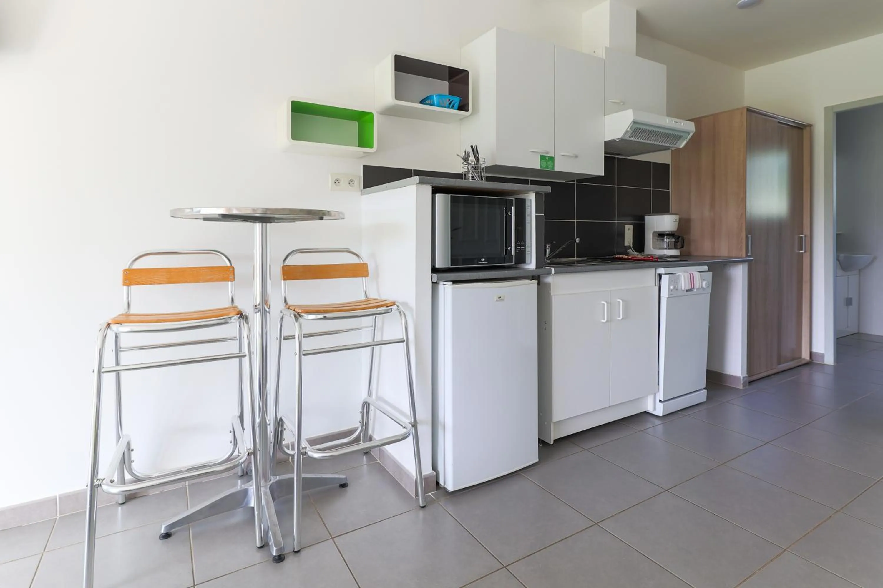 Kitchen or kitchenette in Park & Suites Village Gorges de l'Hérault-Cévennes
