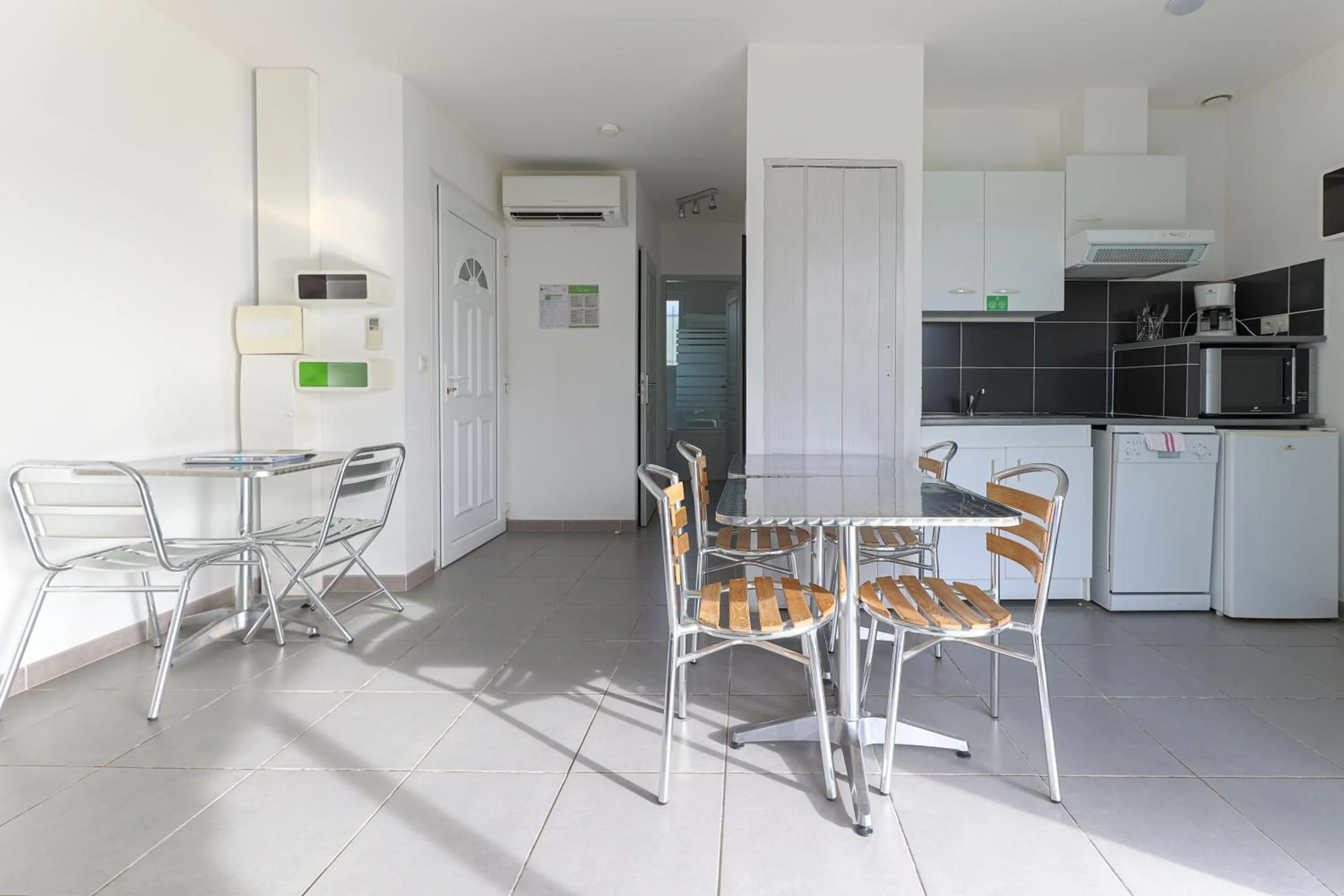 Kitchen or kitchenette in Park & Suites Village Gorges de l'Hérault-Cévennes