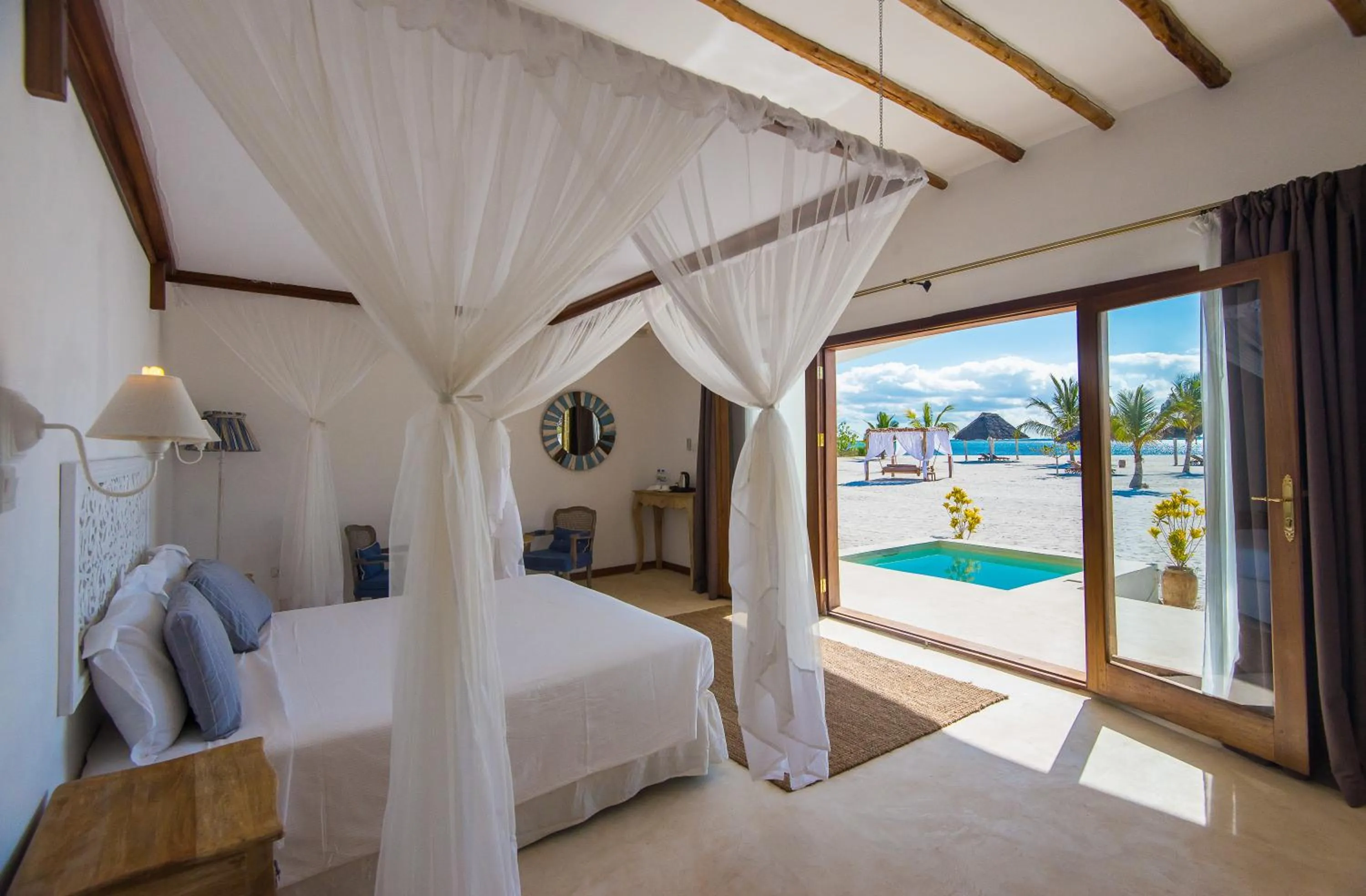 Sea view, Bed in Konokono Beach Resort and Isaraya Luxury Overwater Villas