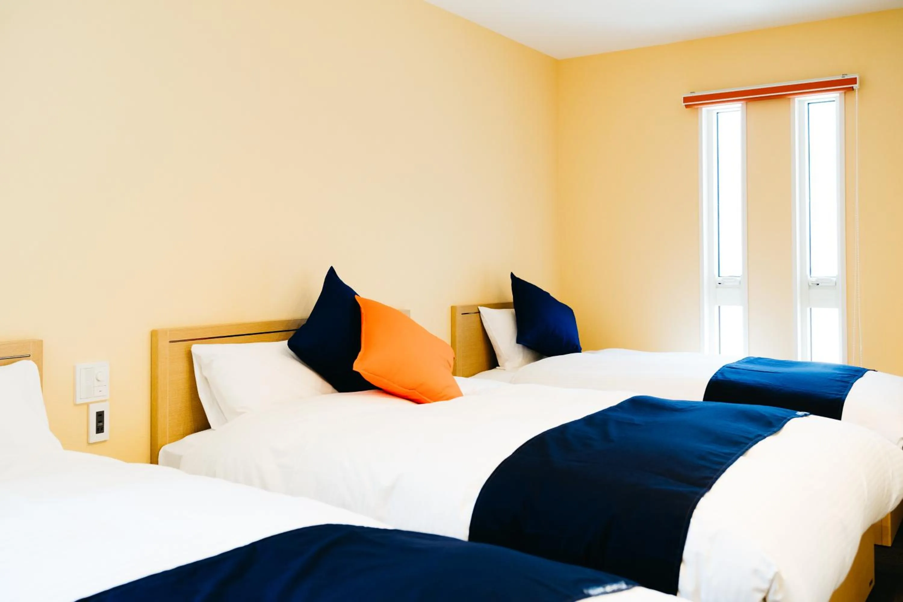 Bed in FUKUOKA MOJIKO STAY x 完全非対面セルフチェックイン 門司港駅徒歩5分