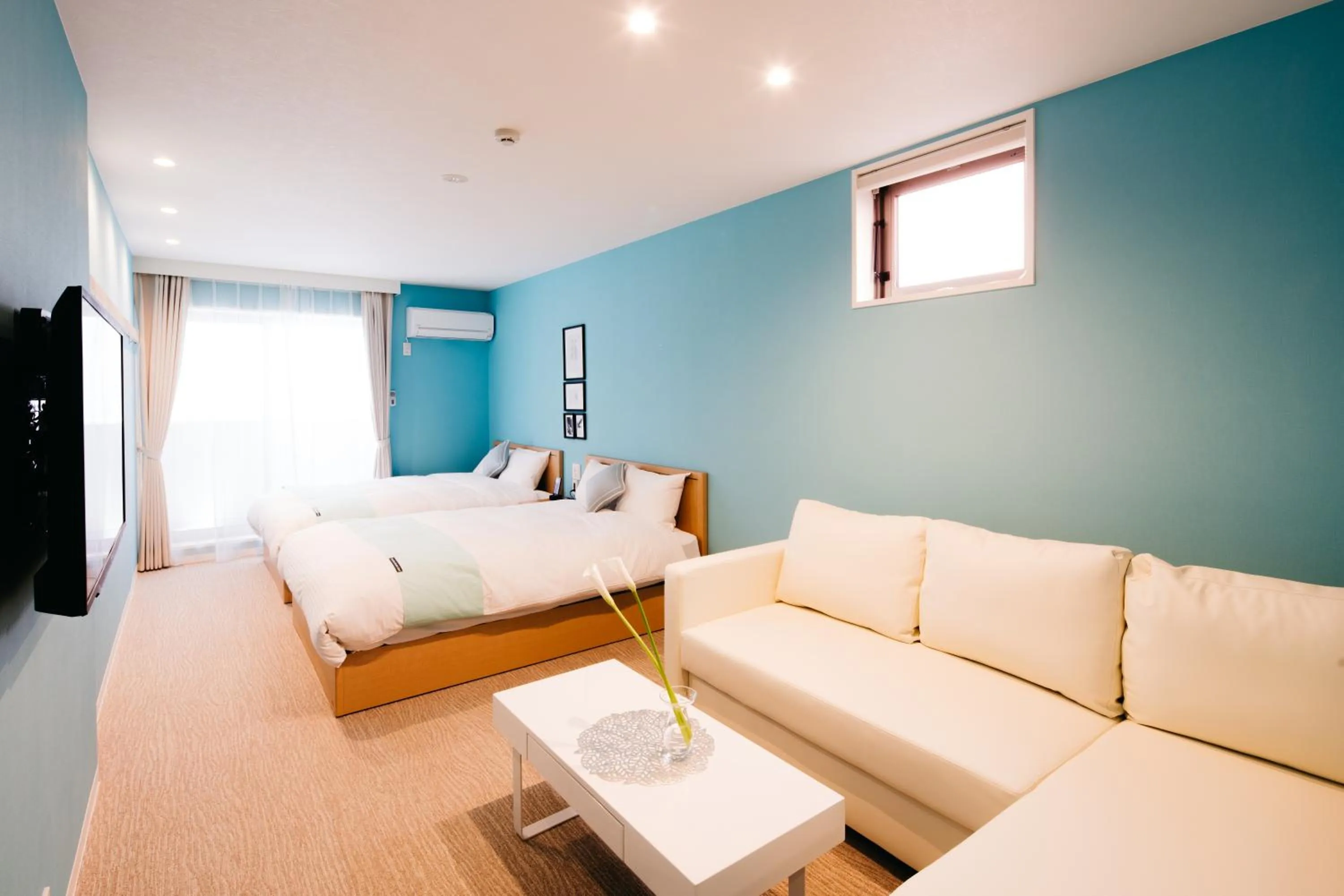 Photo of the whole room, Bed in FUKUOKA MOJIKO STAY x 完全非対面セルフチェックイン 門司港駅徒歩5分