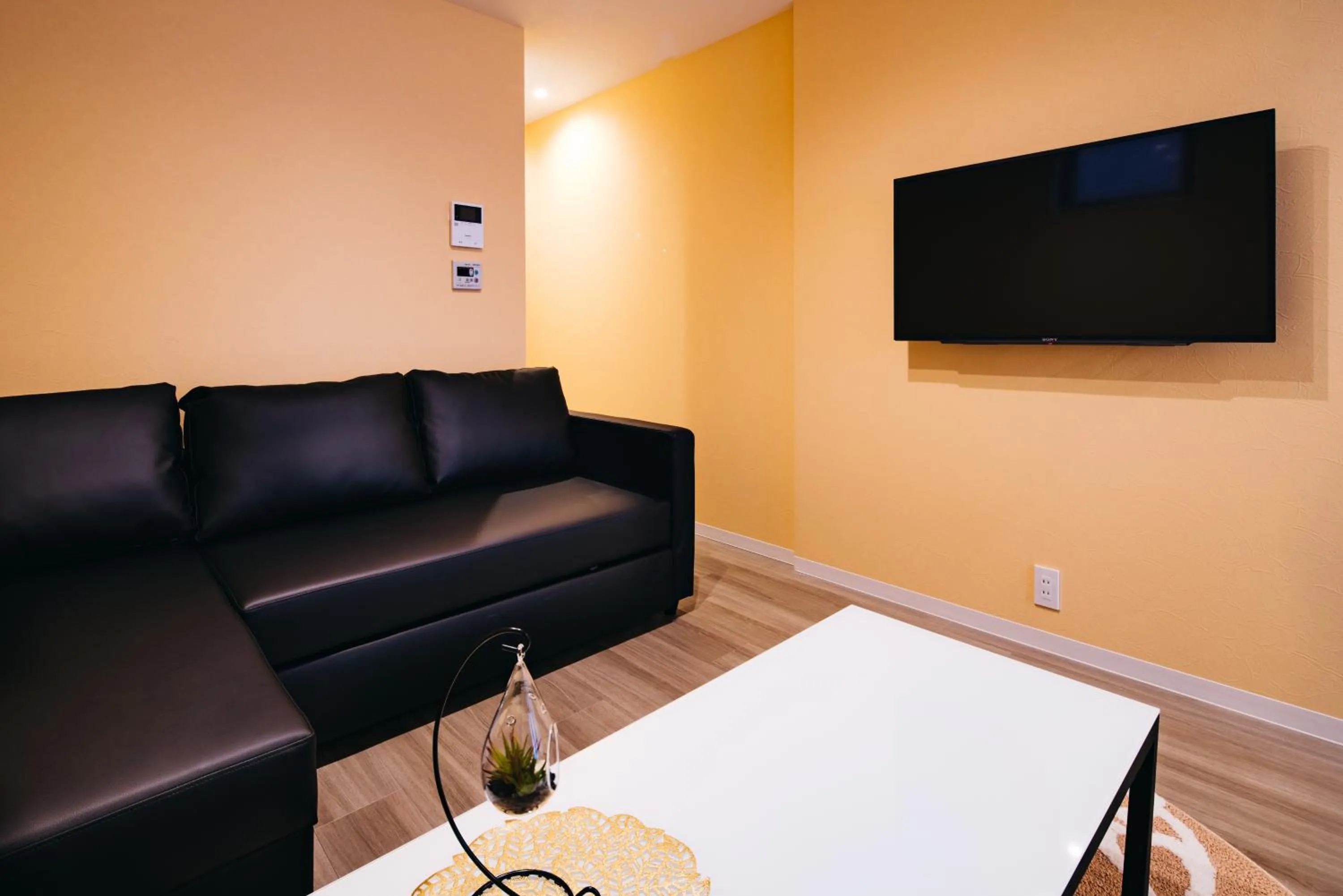 TV and multimedia in FUKUOKA MOJIKO STAY x 完全非対面セルフチェックイン 門司港駅徒歩5分