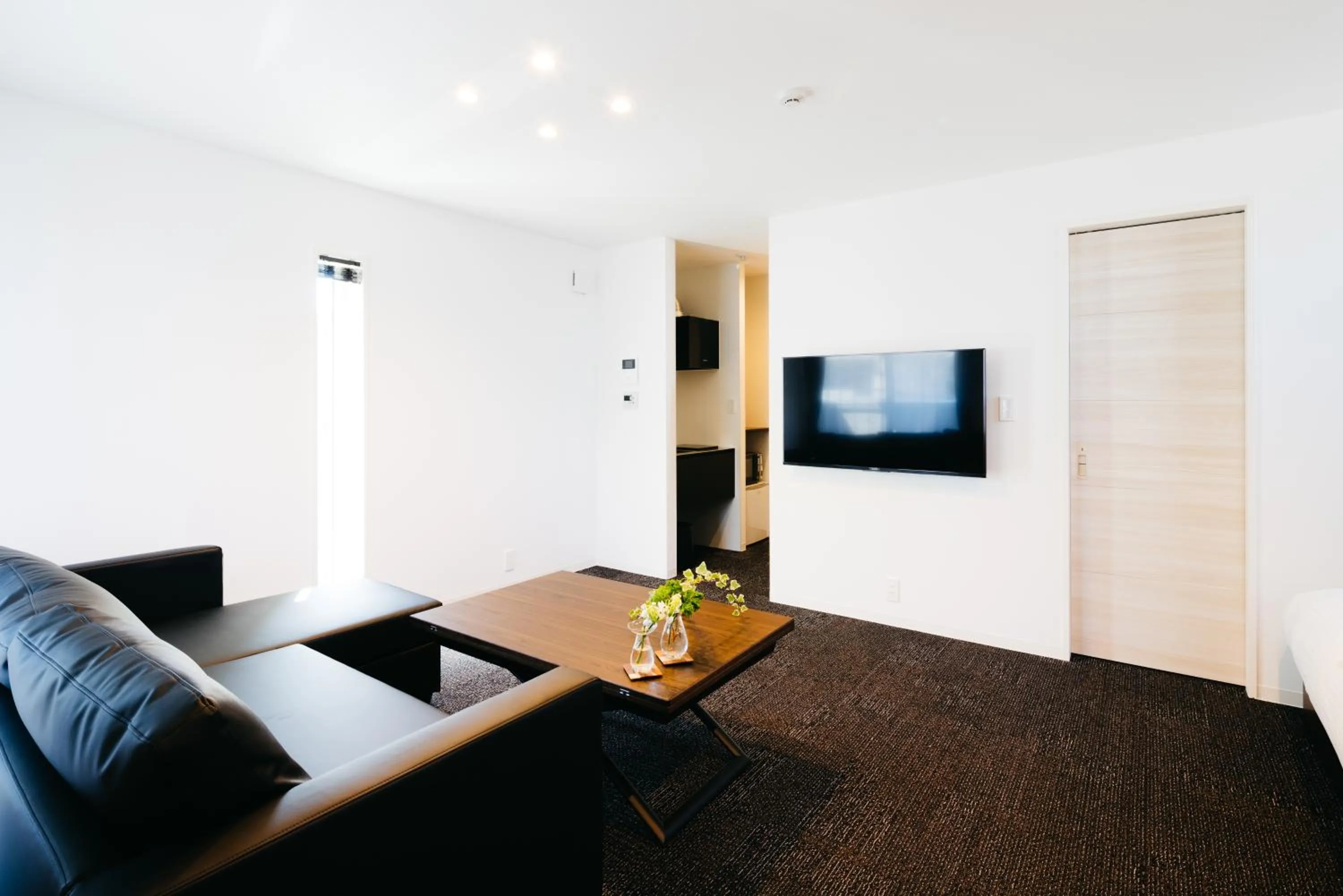 TV and multimedia in FUKUOKA MOJIKO STAY x 完全非対面セルフチェックイン 門司港駅徒歩5分