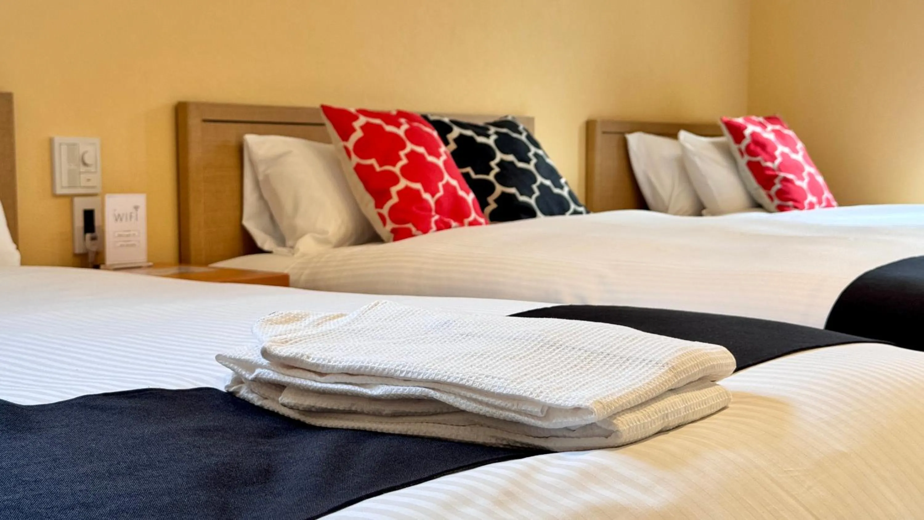 Bed in FUKUOKA MOJIKO STAY x 完全非対面セルフチェックイン 門司港駅徒歩5分