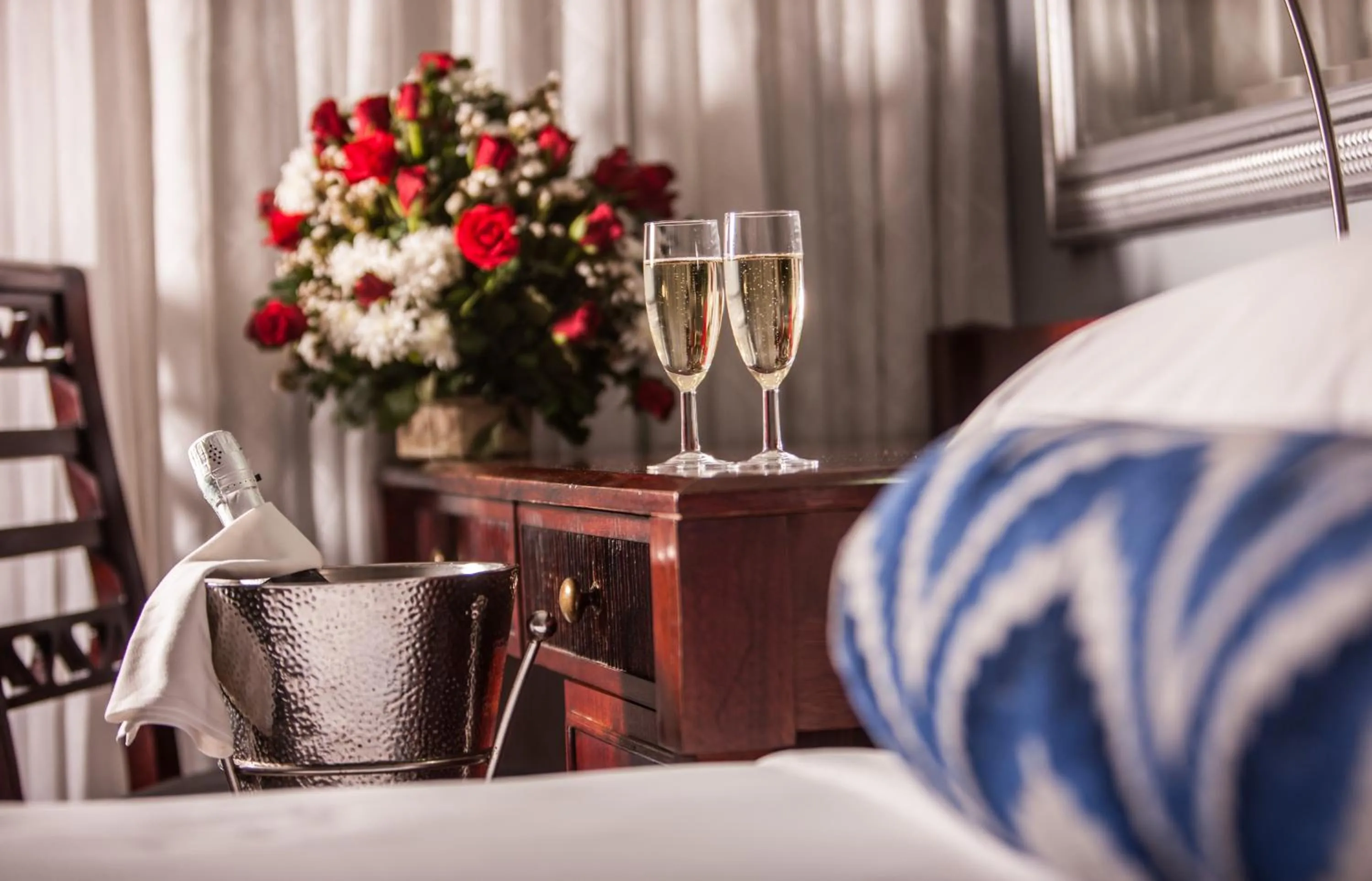 Restaurant/places to eat, Bed in Southern Sun Dar es Salaam