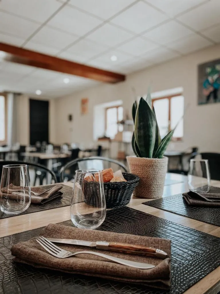 Restaurant/places to eat in Auberge de la Rivière