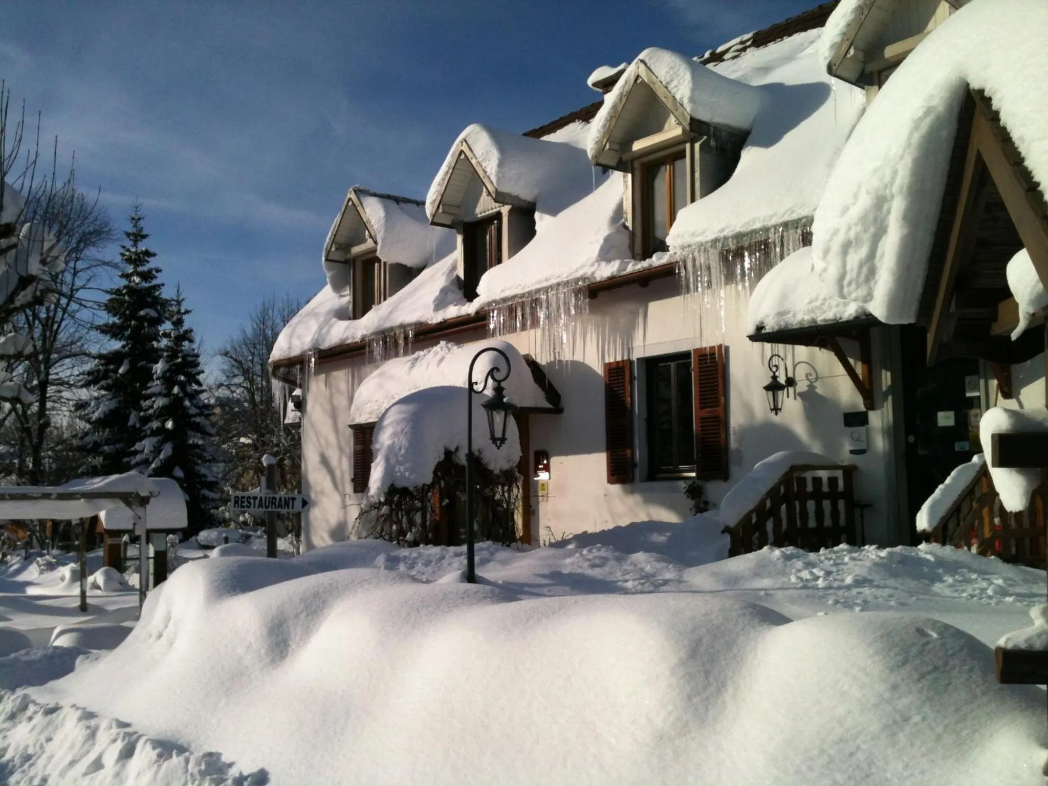 Facade/entrance in Auberge de la Rivière