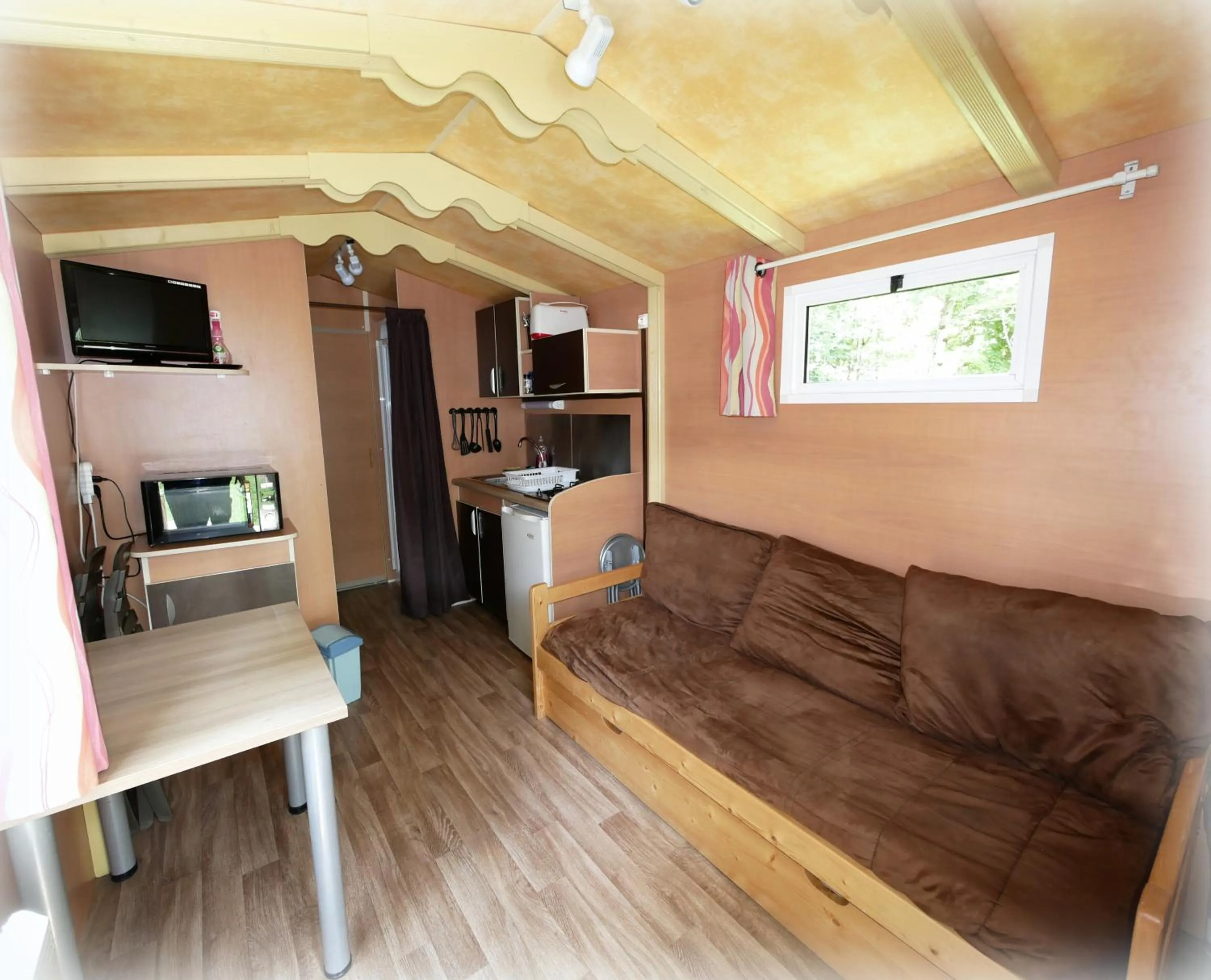 TV and multimedia in Auberge de la Rivière