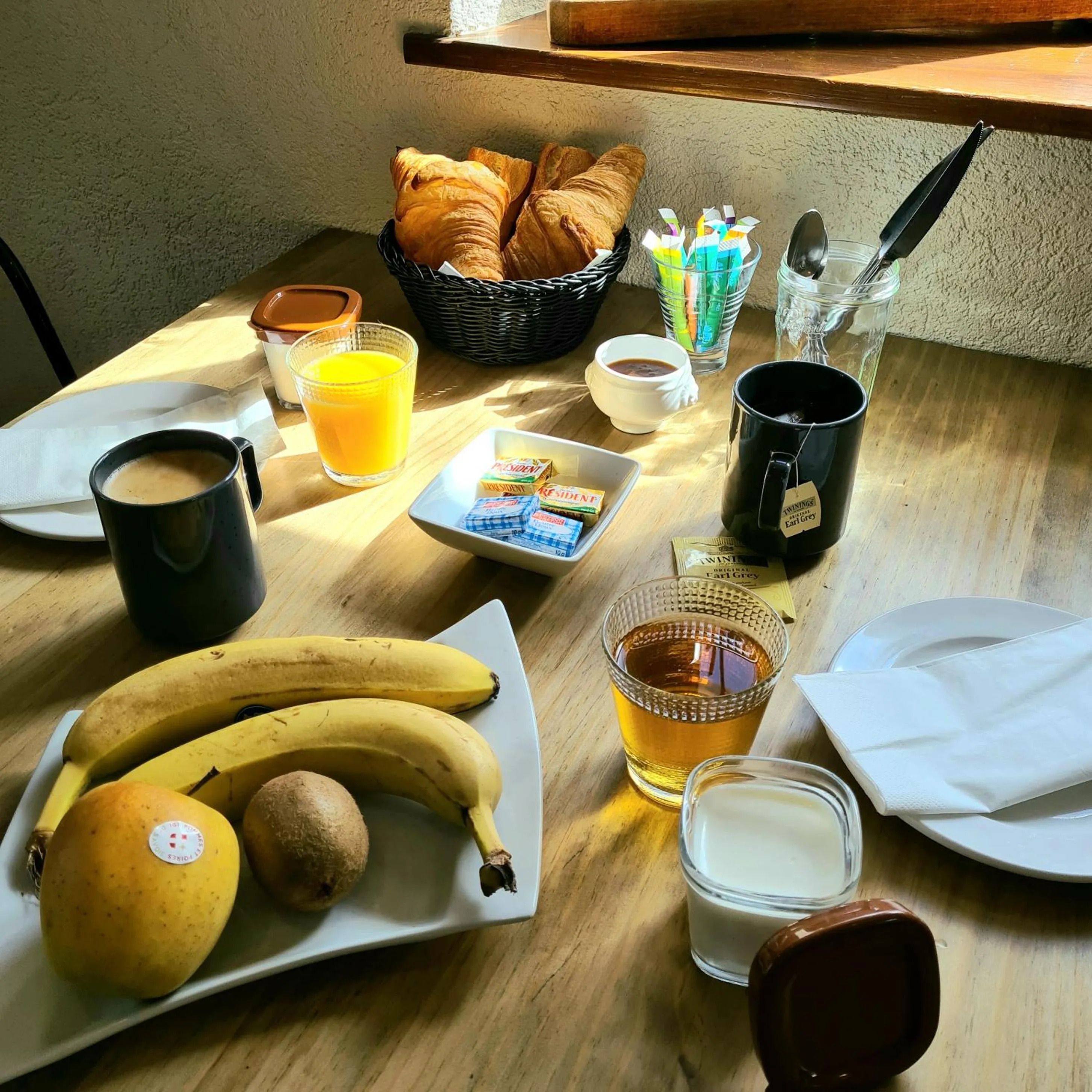 Breakfast in Auberge de la Rivière