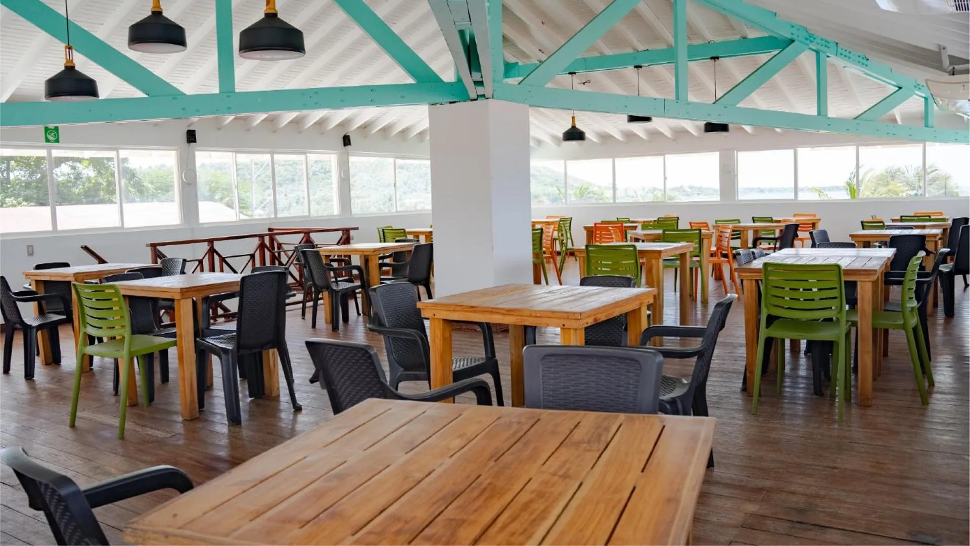 Restaurant/places to eat in Hotel Blue Cove by On vacation