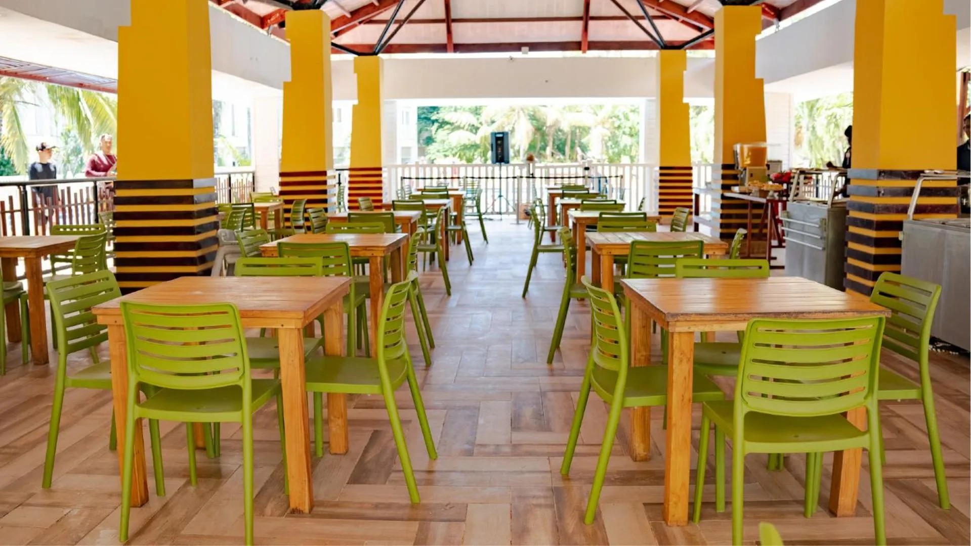 Restaurant/places to eat in Hotel Blue Cove by On vacation