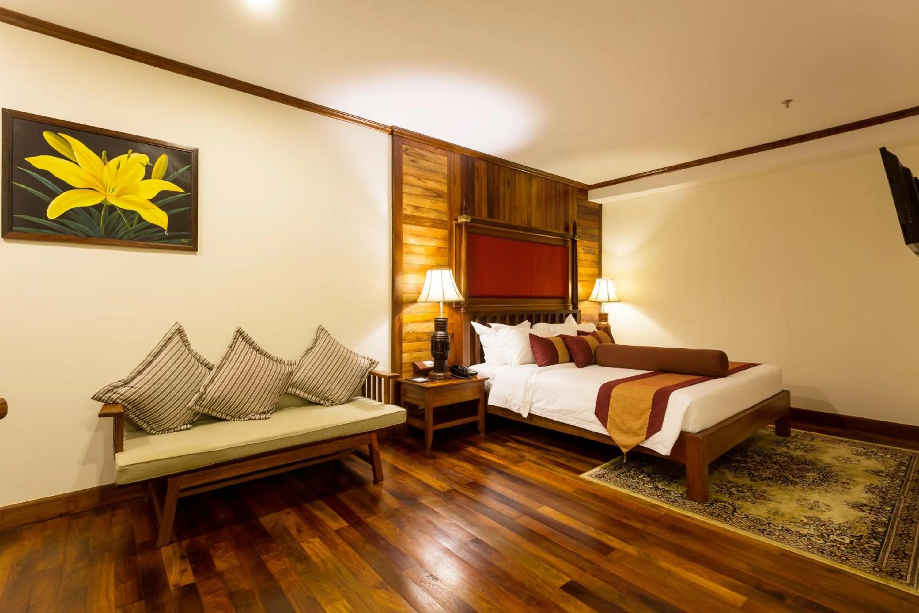 Photo of the whole room, Bed in Empress Residence Resort and Spa