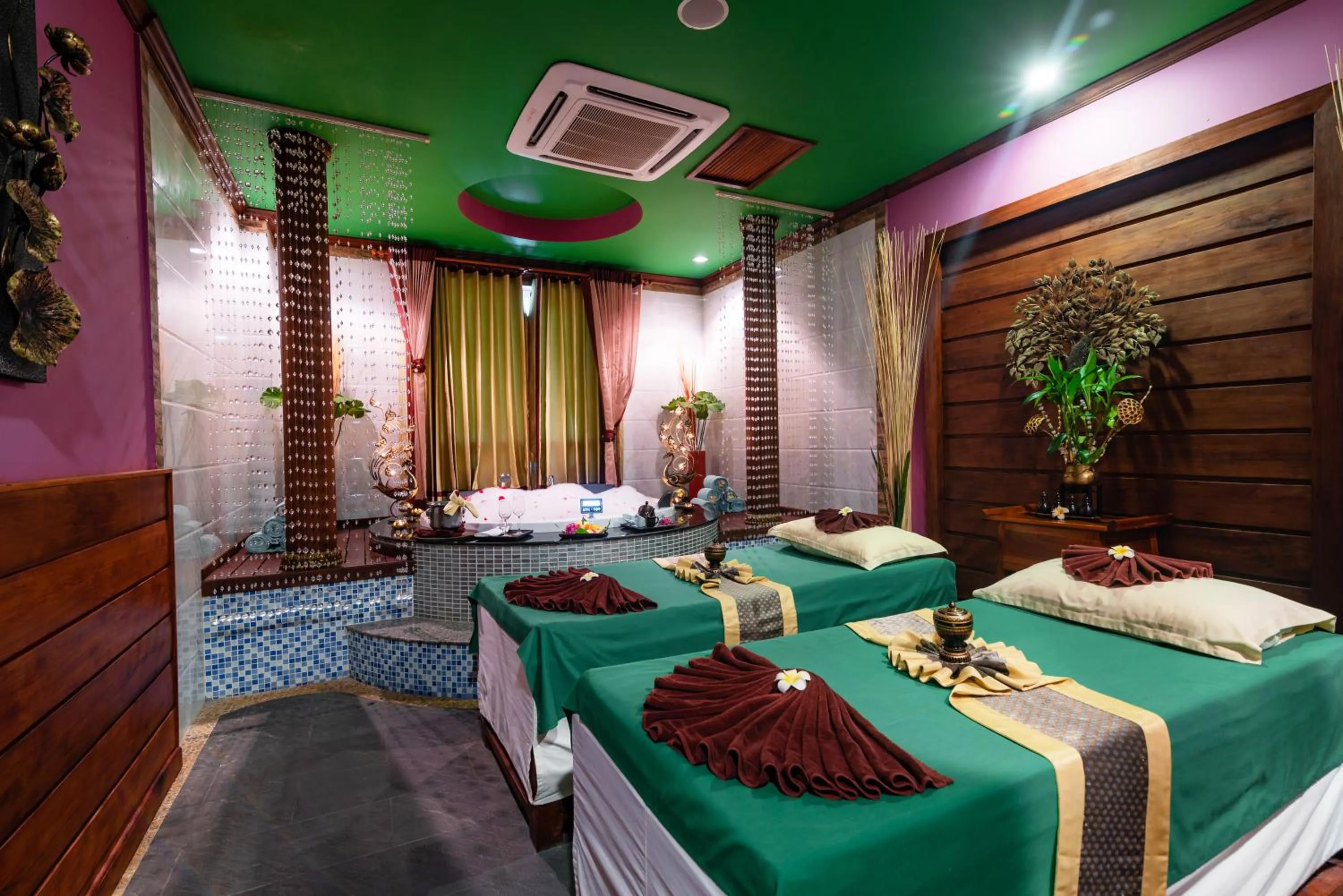 Massage, Bed in Empress Residence Resort and Spa