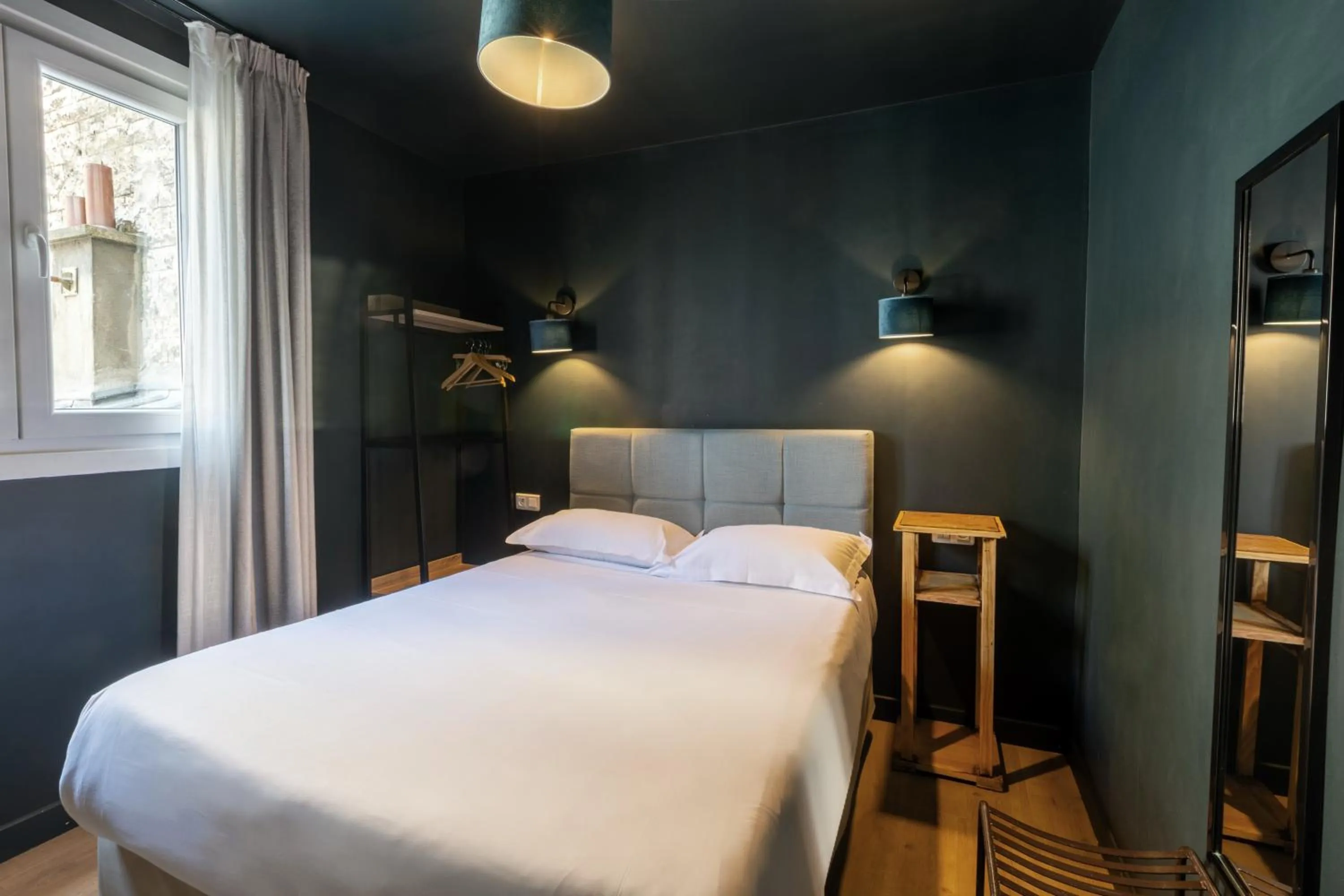 Photo of the whole room, Bed in Hôtel Maât Etoile