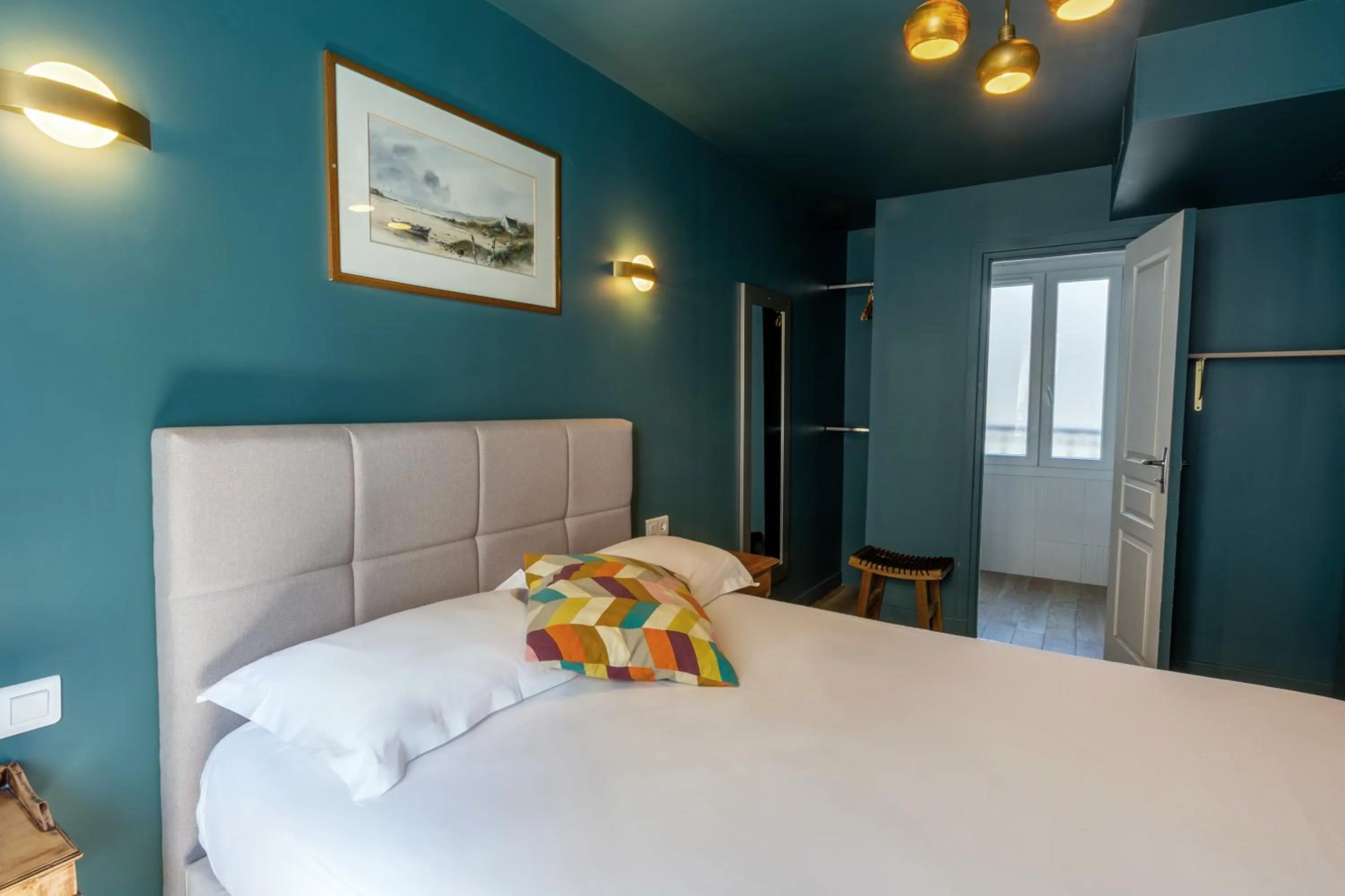 Photo of the whole room, Bed in Hôtel Maât Etoile