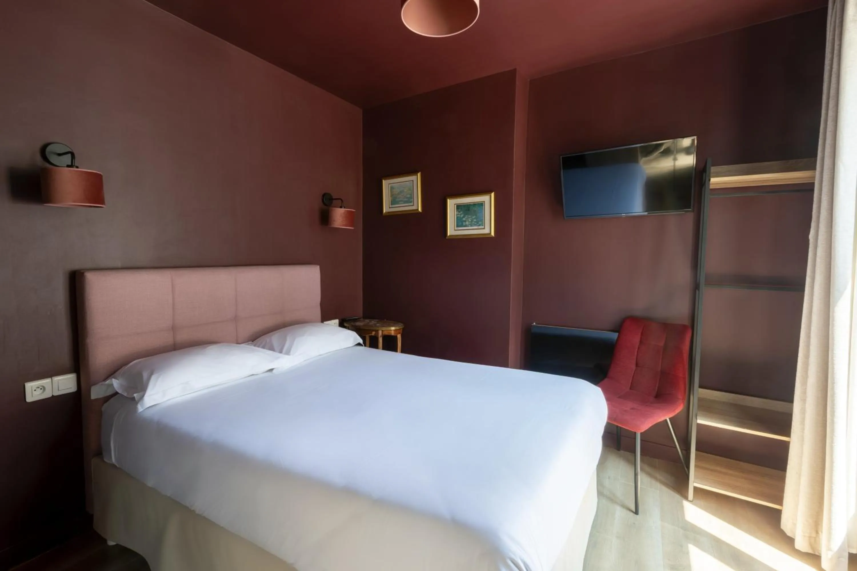 TV and multimedia, Bed in Hôtel Maât Etoile