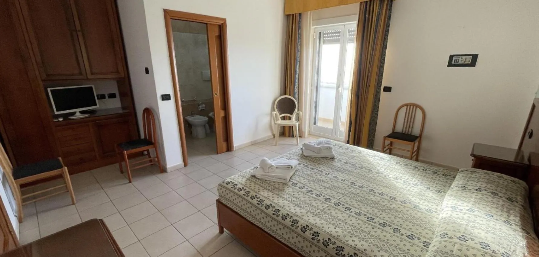 Bed in Hotel dei Bizantini & Villaggio Campo dei Messapi