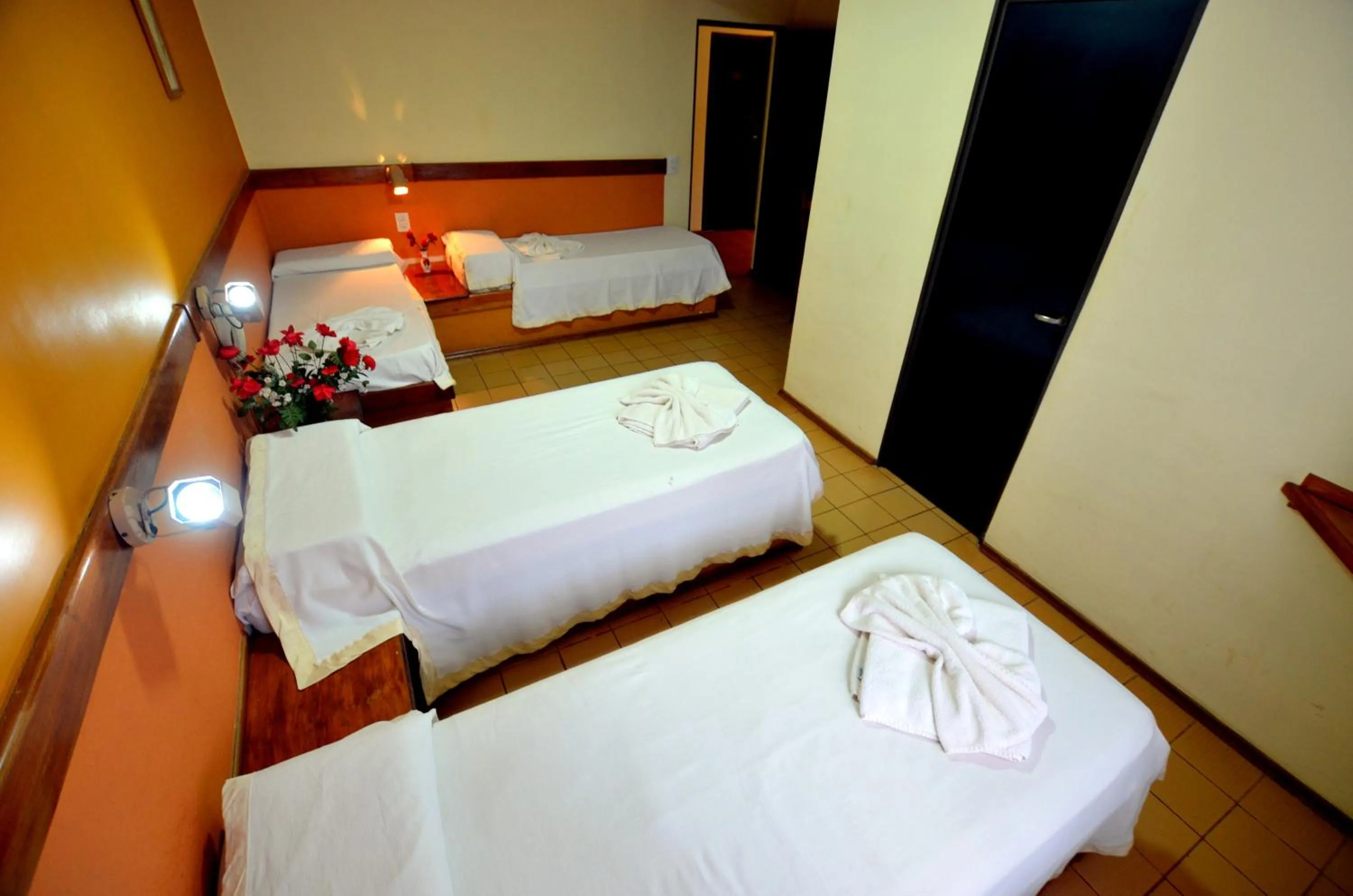 Photo of the whole room, Bed in Hostería Casa Blanca Iguazú