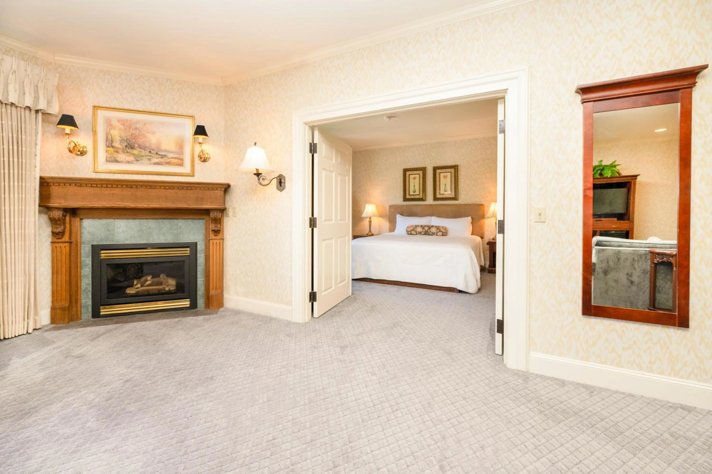 Bedroom, Bed in Fairhaven Village Inn