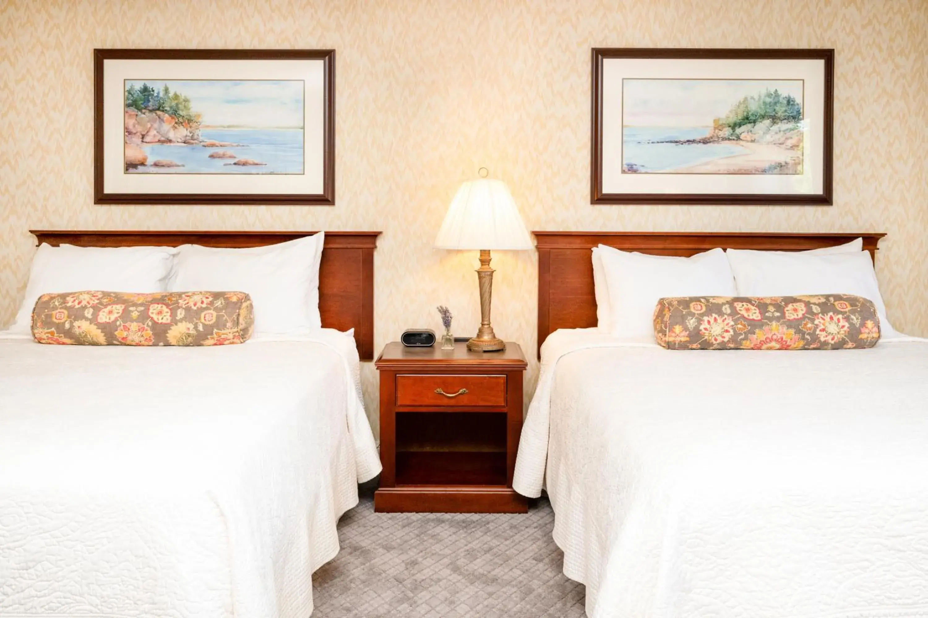 Deluxe Queen Room with Two Queen Beds in Fairhaven Village Inn Deluxe Queen Room with Two Queen Beds in Fairhaven Village Inn