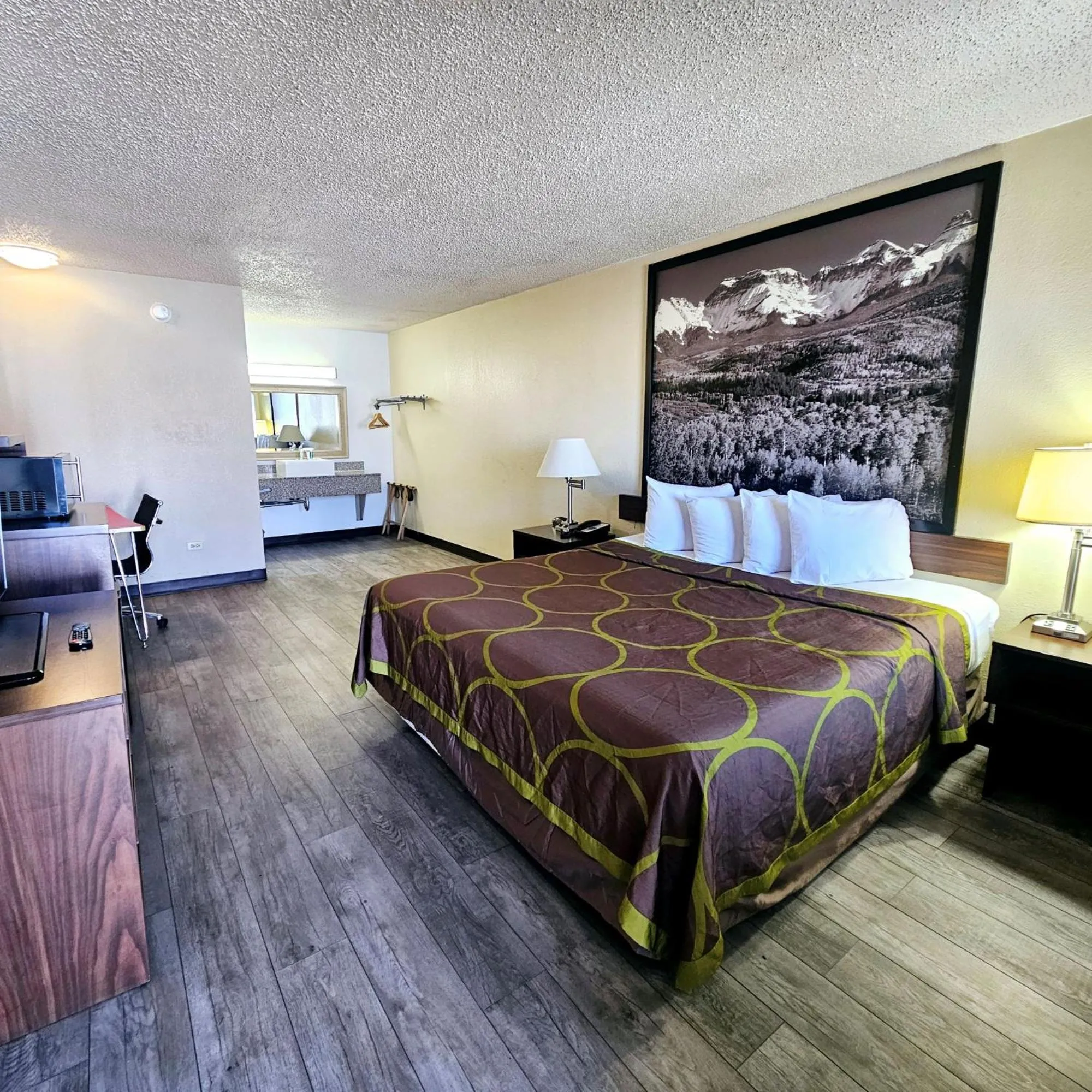 TV and multimedia, Bed in Super 8 by Wyndham Denver Central