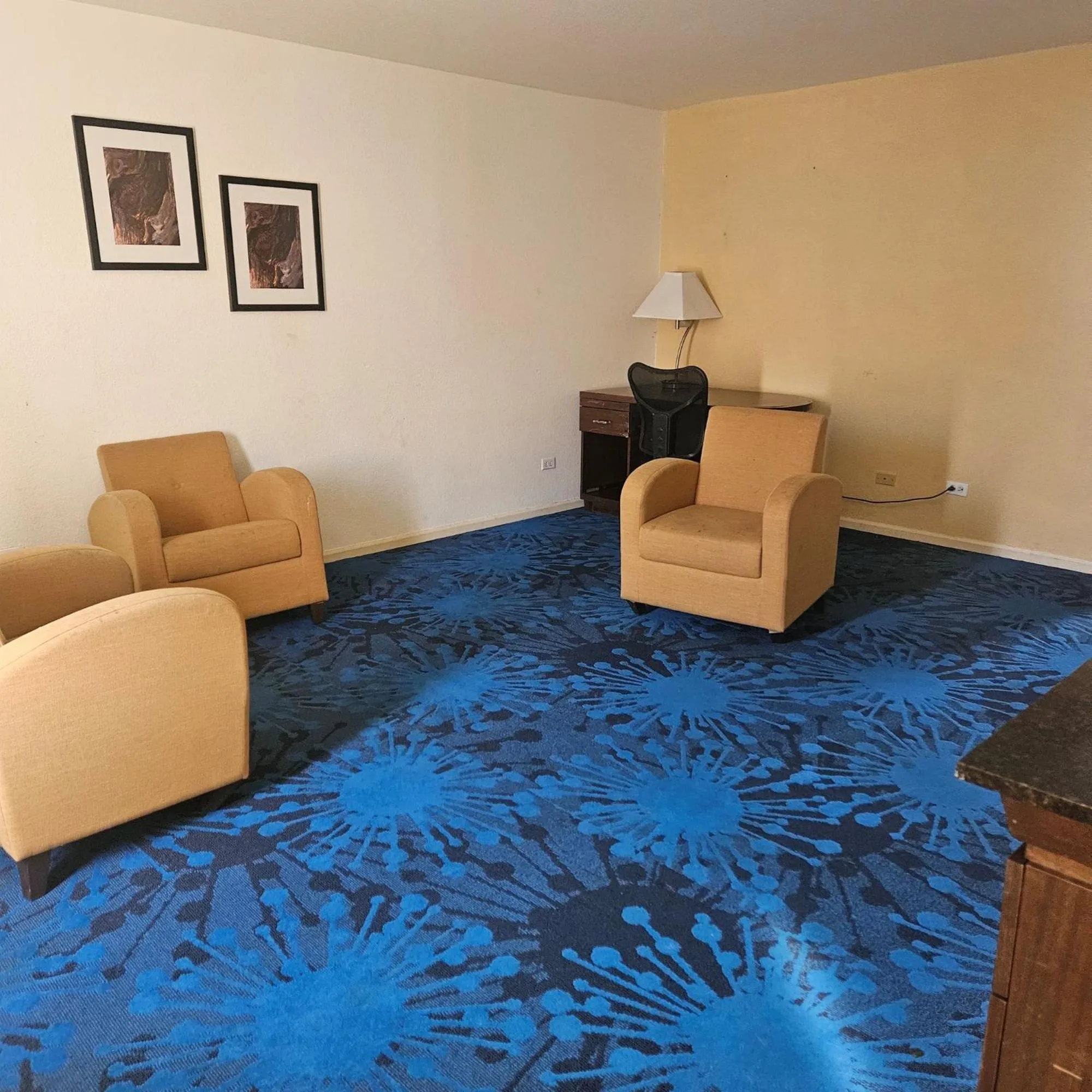 Living room in Super 8 by Wyndham Denver Central