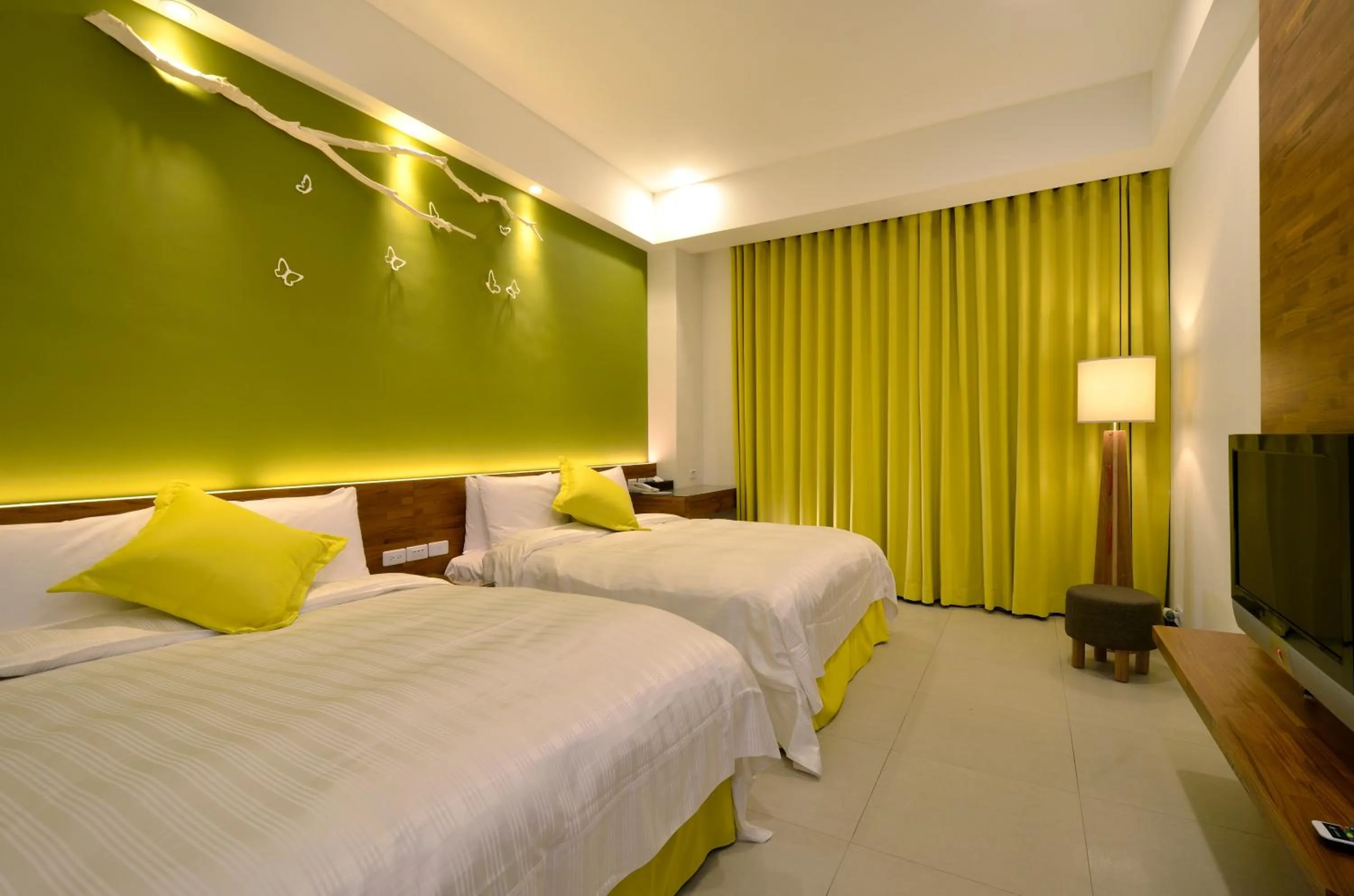 Photo of the whole room, Bed in J Resort