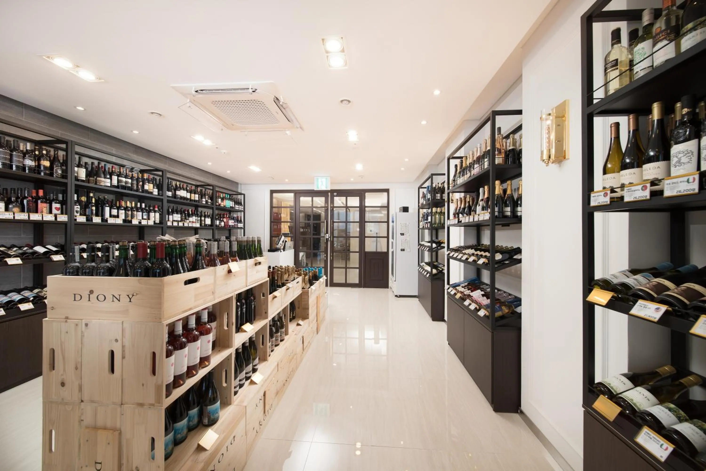 On-site shops in Utop Marina Hotel & Resort