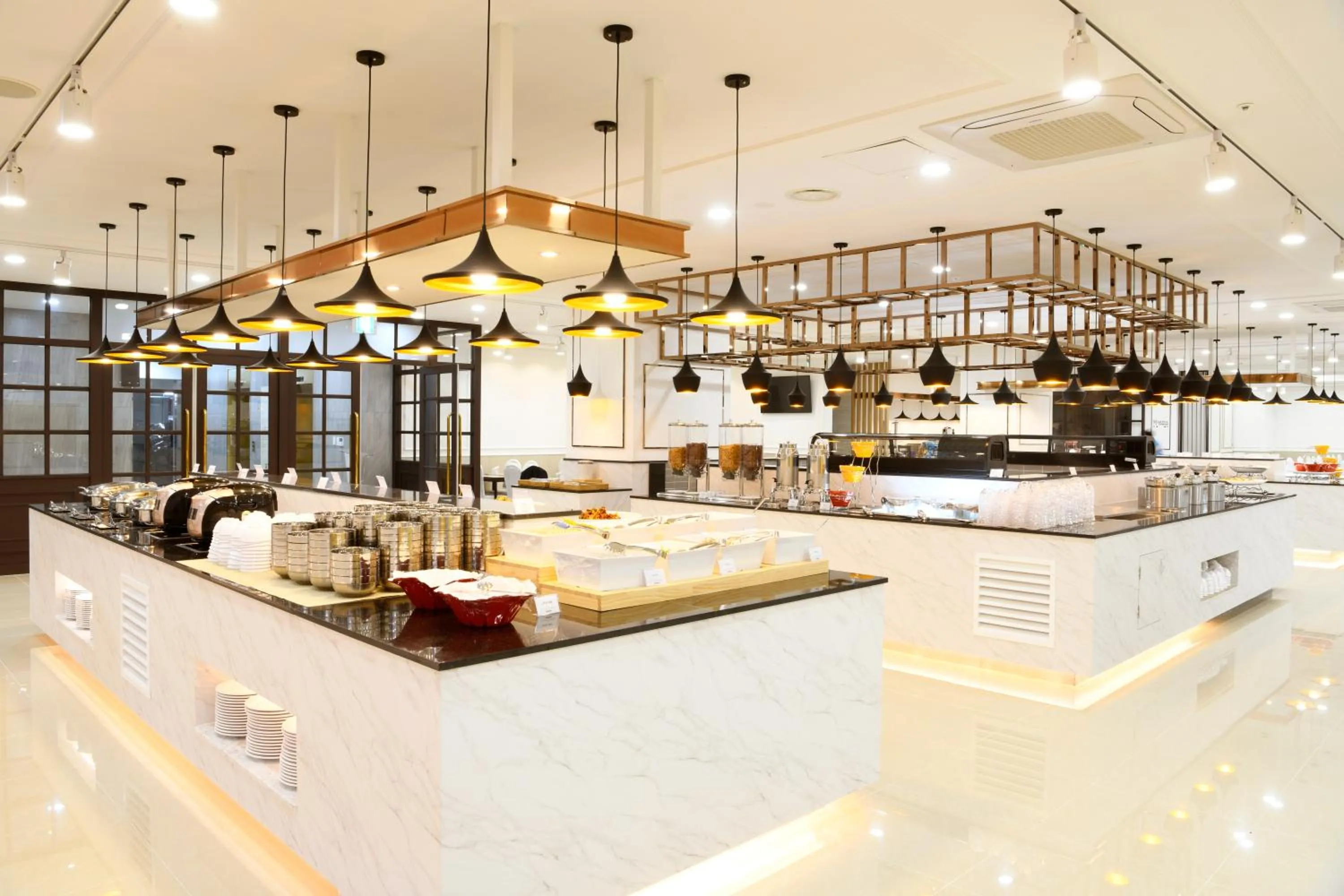 Restaurant/places to eat in Utop Marina Hotel & Resort