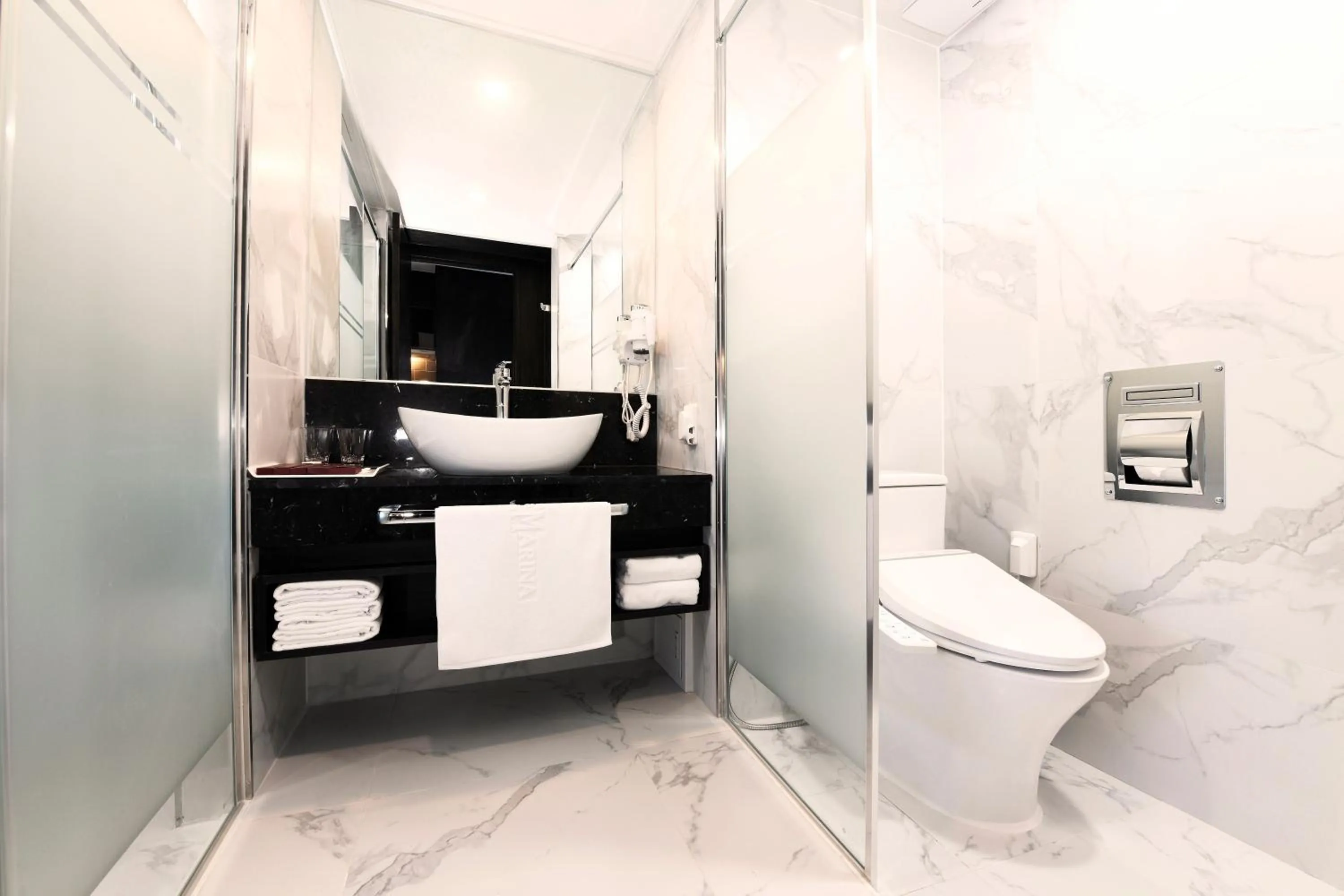 Toilet in Utop Marina Hotel & Resort