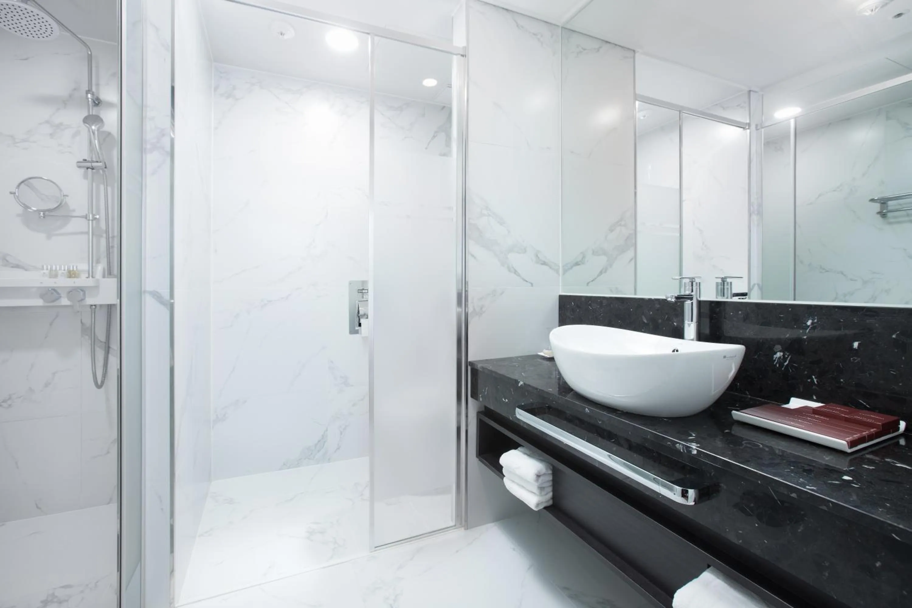 Bathroom in Utop Marina Hotel & Resort